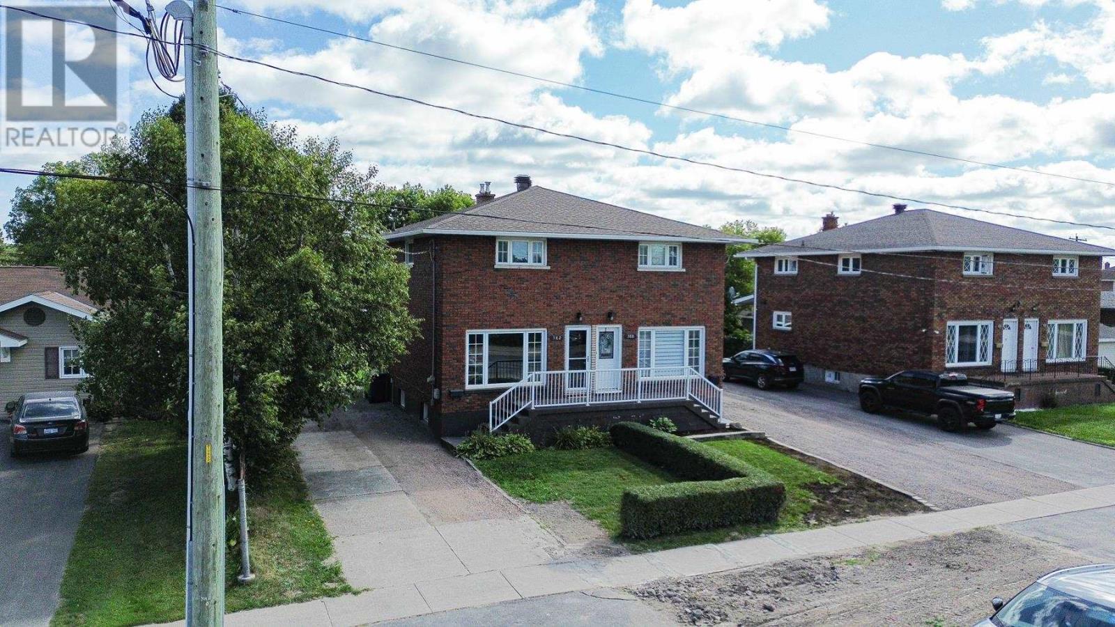 382 Farwell TER photo 42