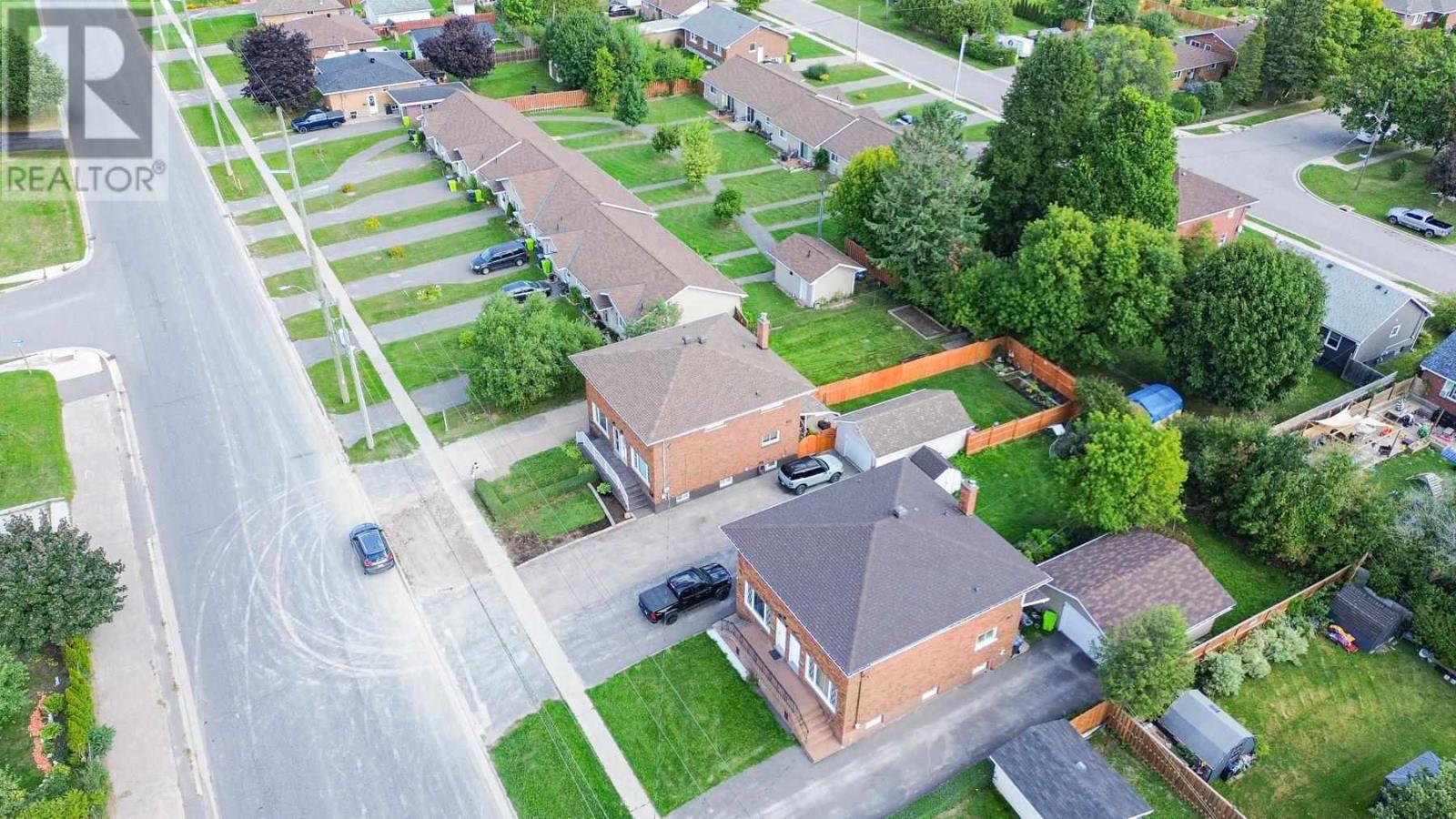 382 Farwell TER photo 46