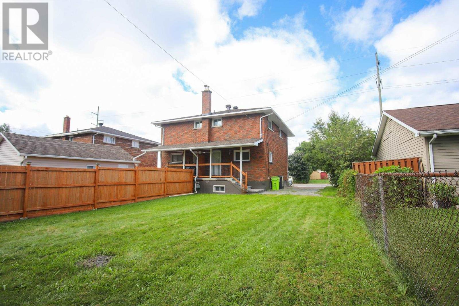 382 Farwell TER photo 34