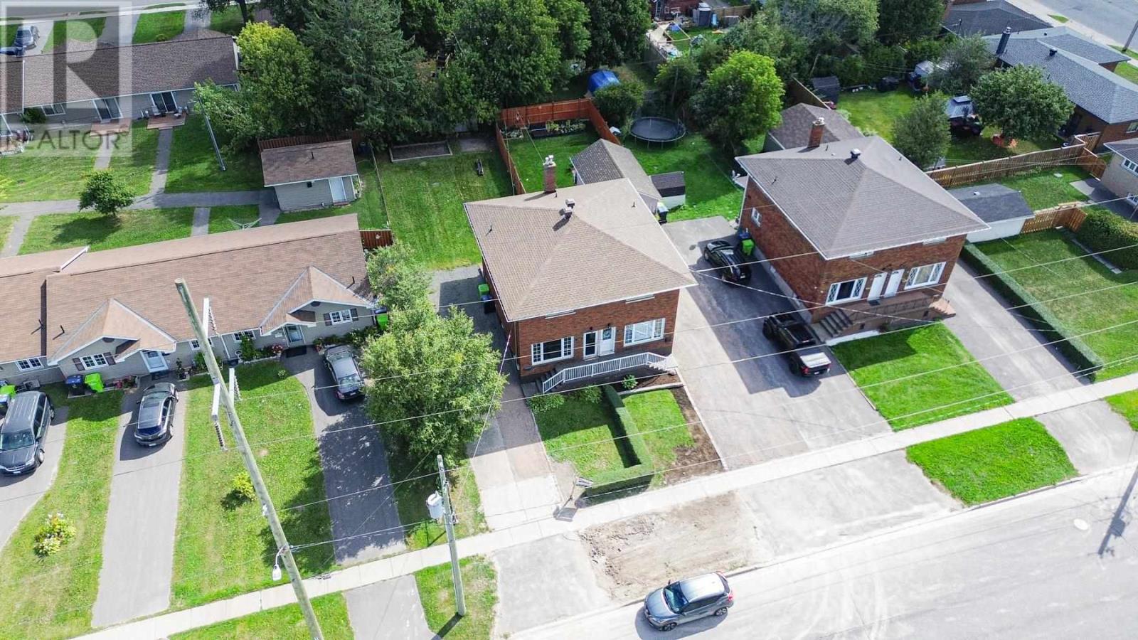 382 Farwell TER photo 43