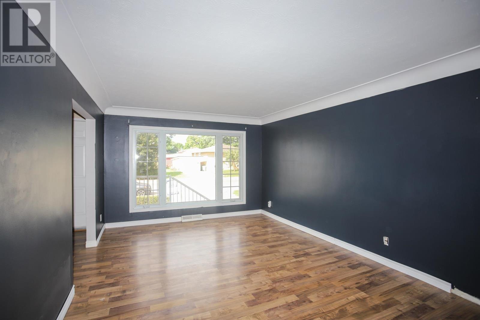 382 Farwell TER photo 8