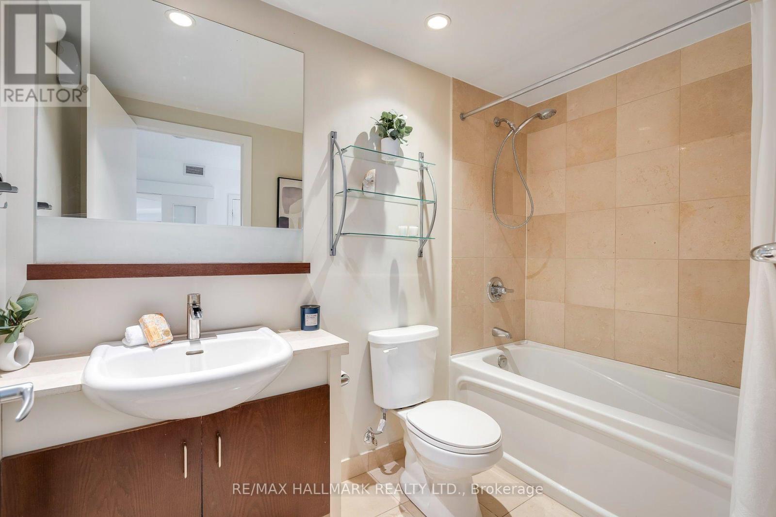 402 - 218 Queens Quay W, Toronto, Ontario  M5J 2Y6 - Photo 16 - C13819432