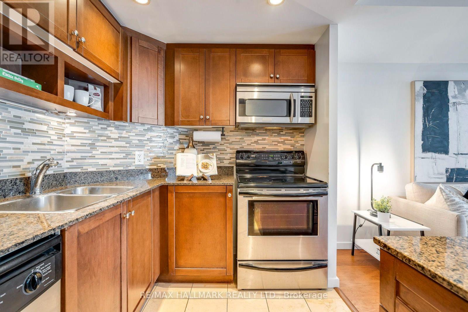 402 - 218 Queens Quay W, Toronto, Ontario  M5J 2Y6 - Photo 8 - C13819432