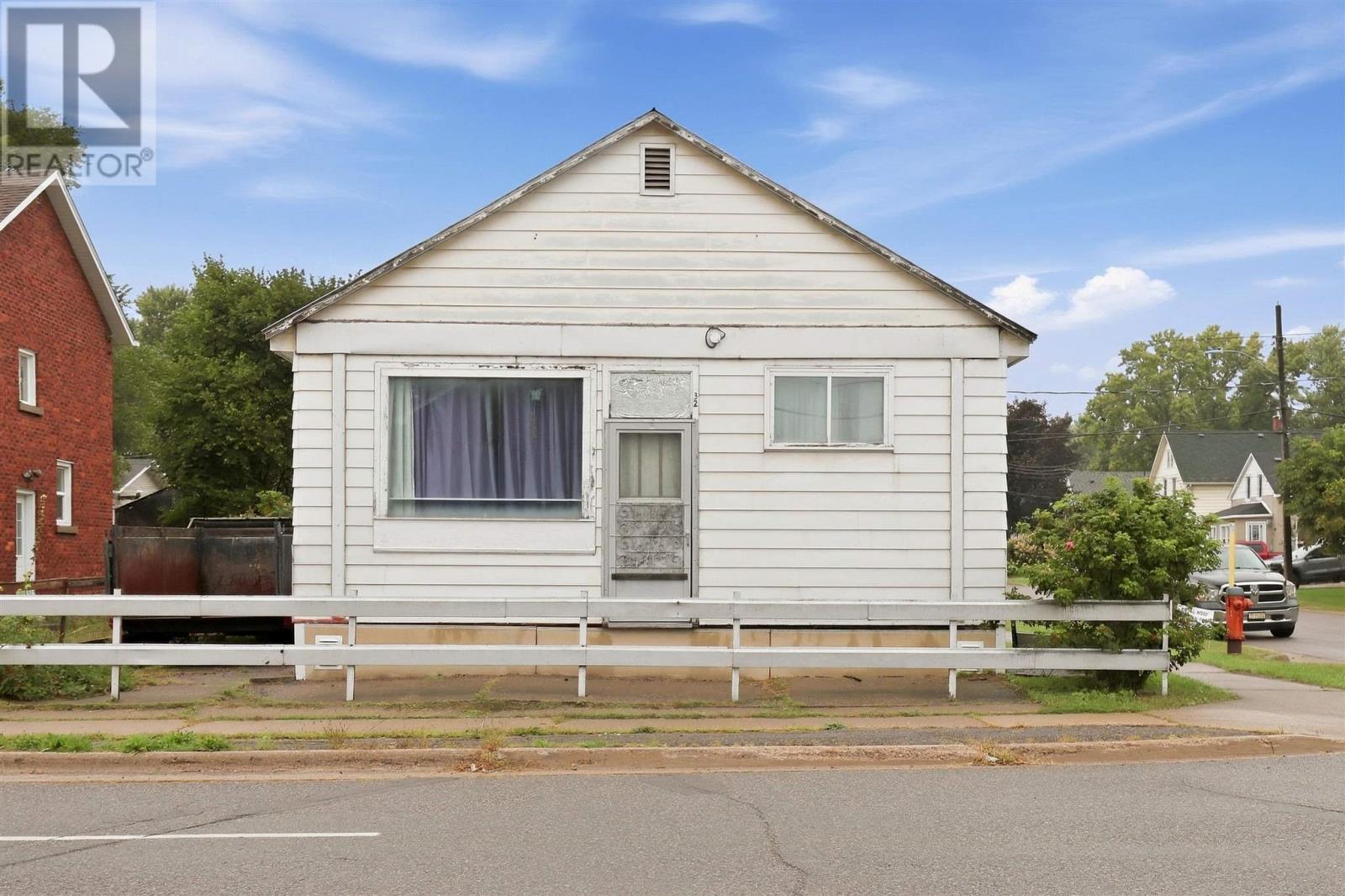 32 Wallace Ter, Sault Ste. Marie, Ontario P6C 1K1 - Photo 1 - SM262650