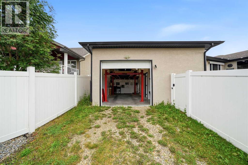 111 Adams Close photo 32