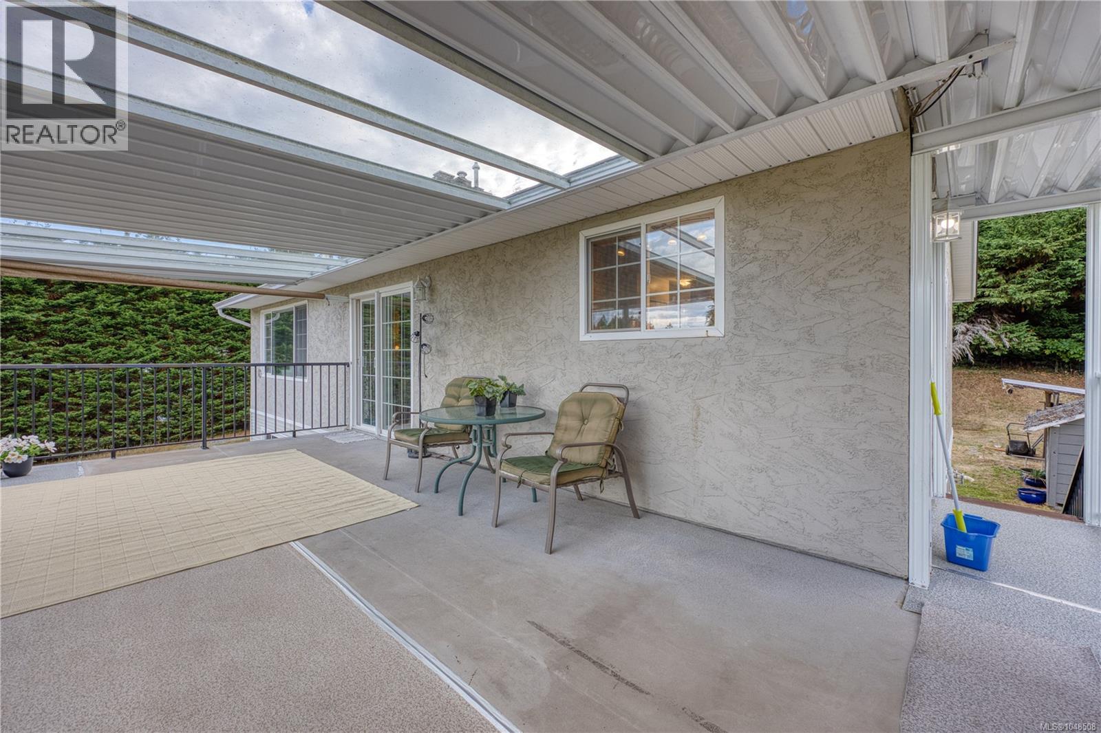 Covered outdoor patio with textured wall finish