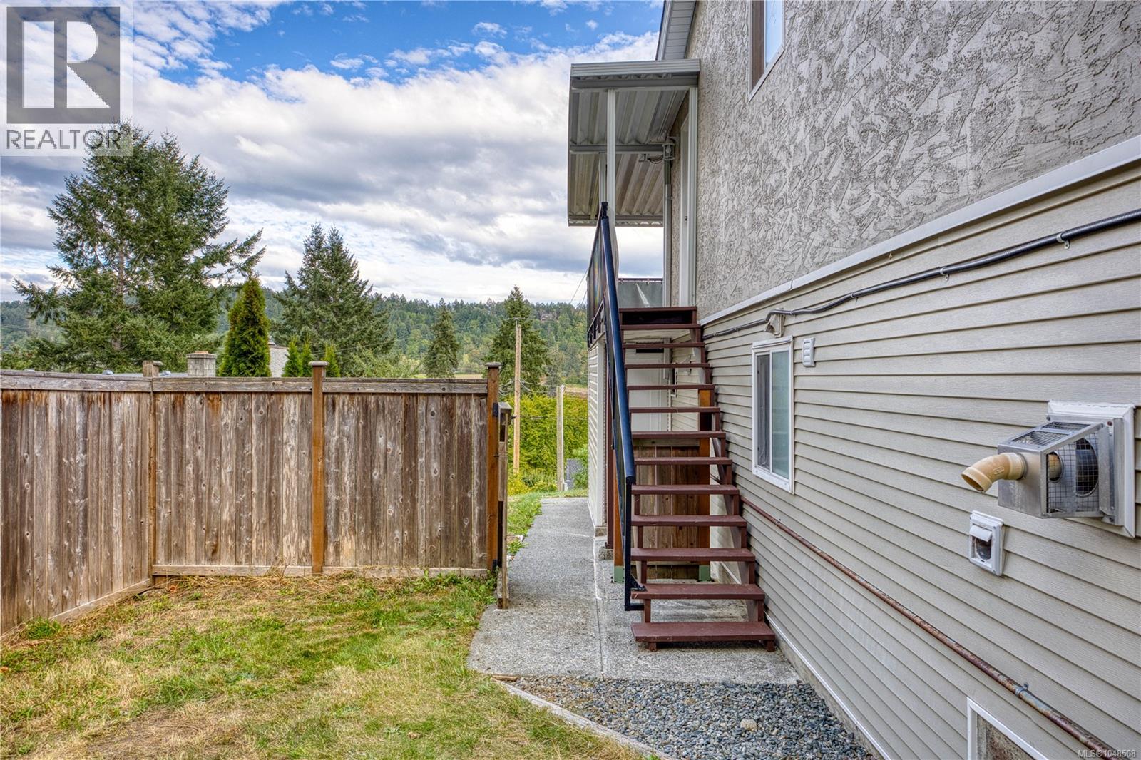 Stairs from kitchen to the backyard