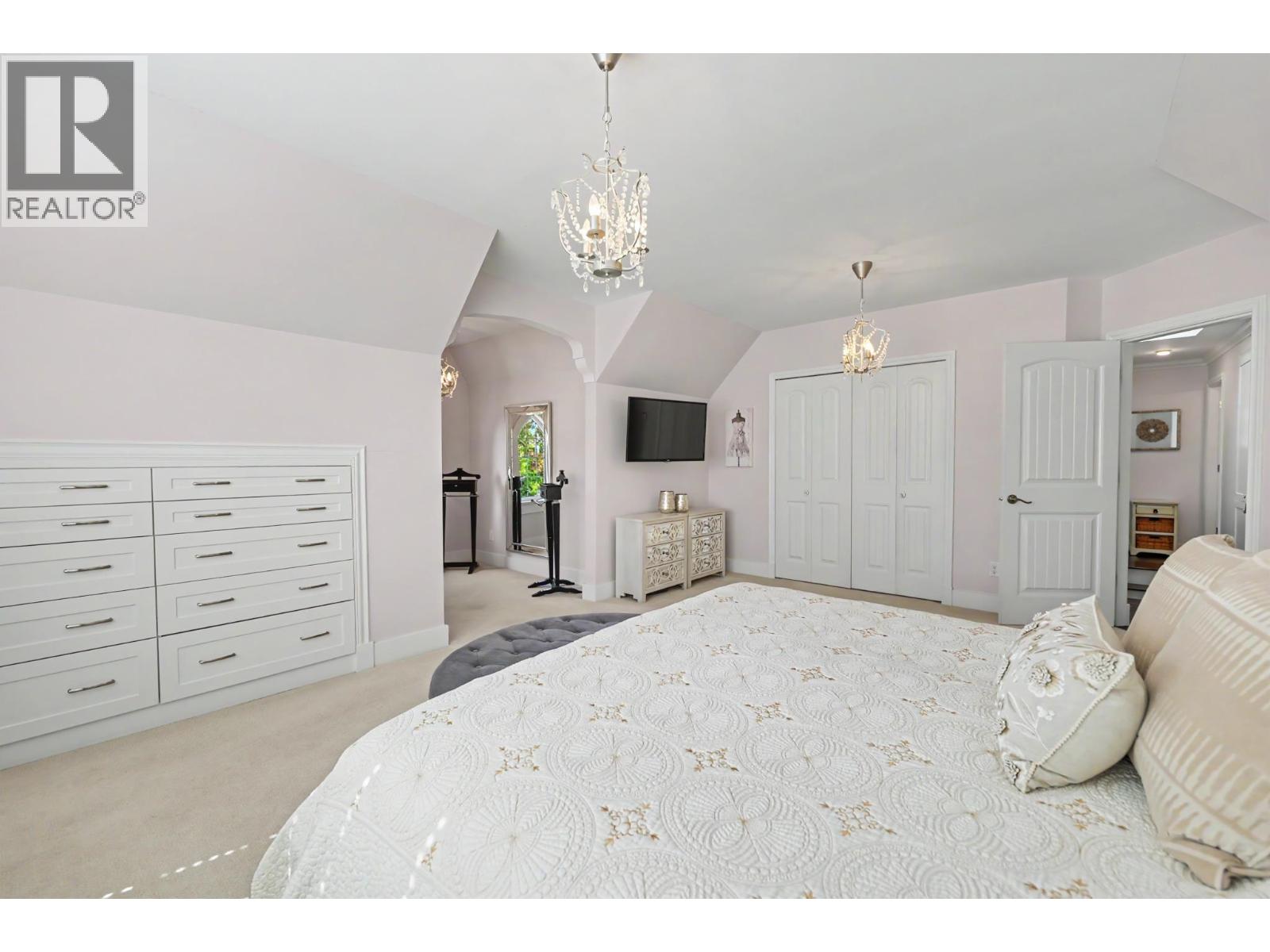 952 GRAND BOULEVARD photo 21