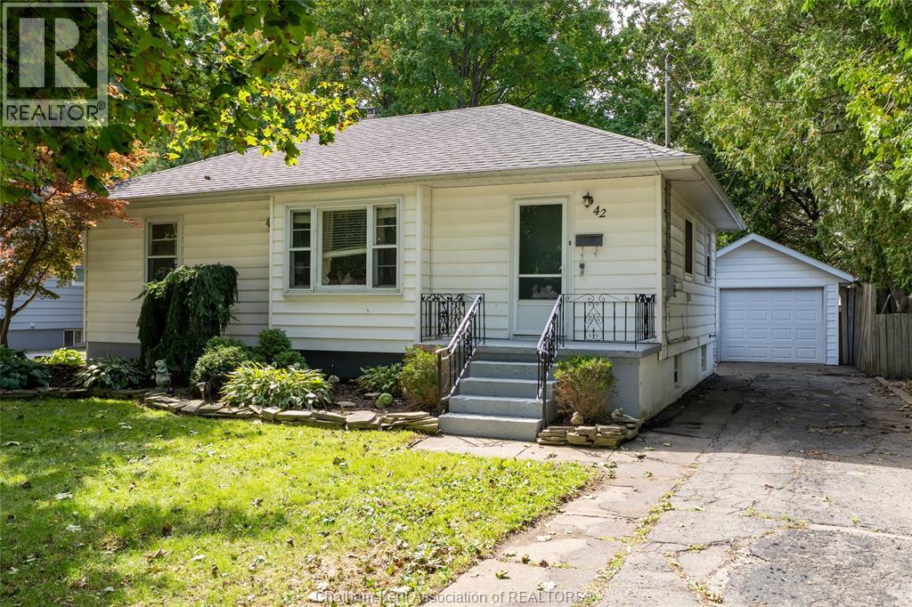 MLS# 26023321: 42 Canterbury STREET, Chatham, Canada