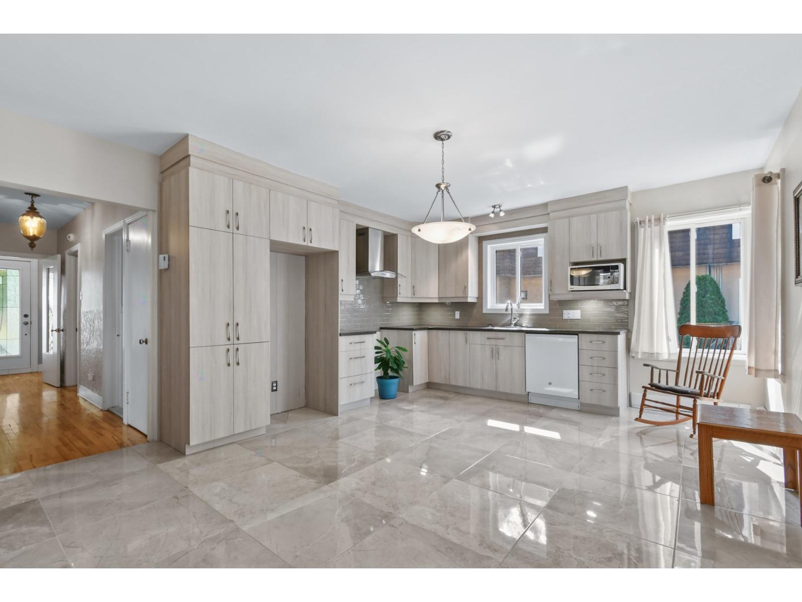 347-349 Rue Calixa-Lavallée Joliette Quebec Canada J6E4K5 5