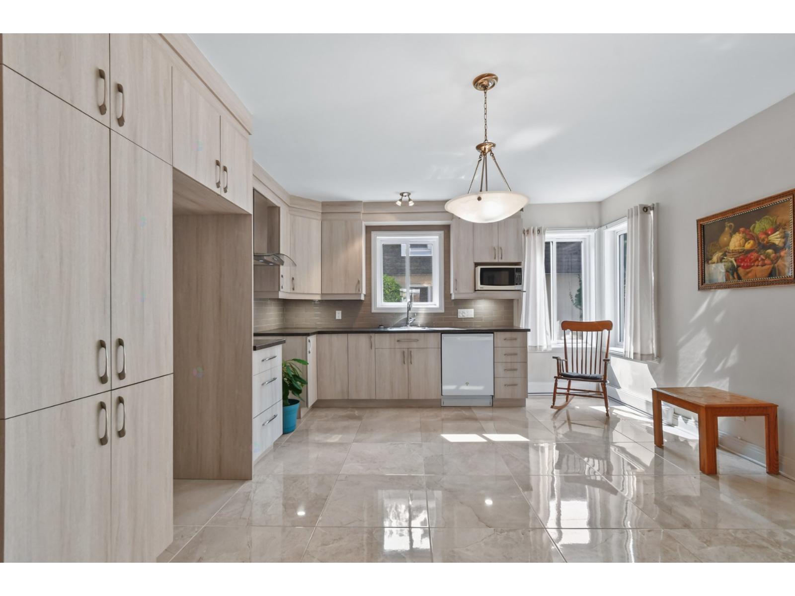 347-349 Rue Calixa-Lavallée Joliette Quebec Canada J6E4K5 2