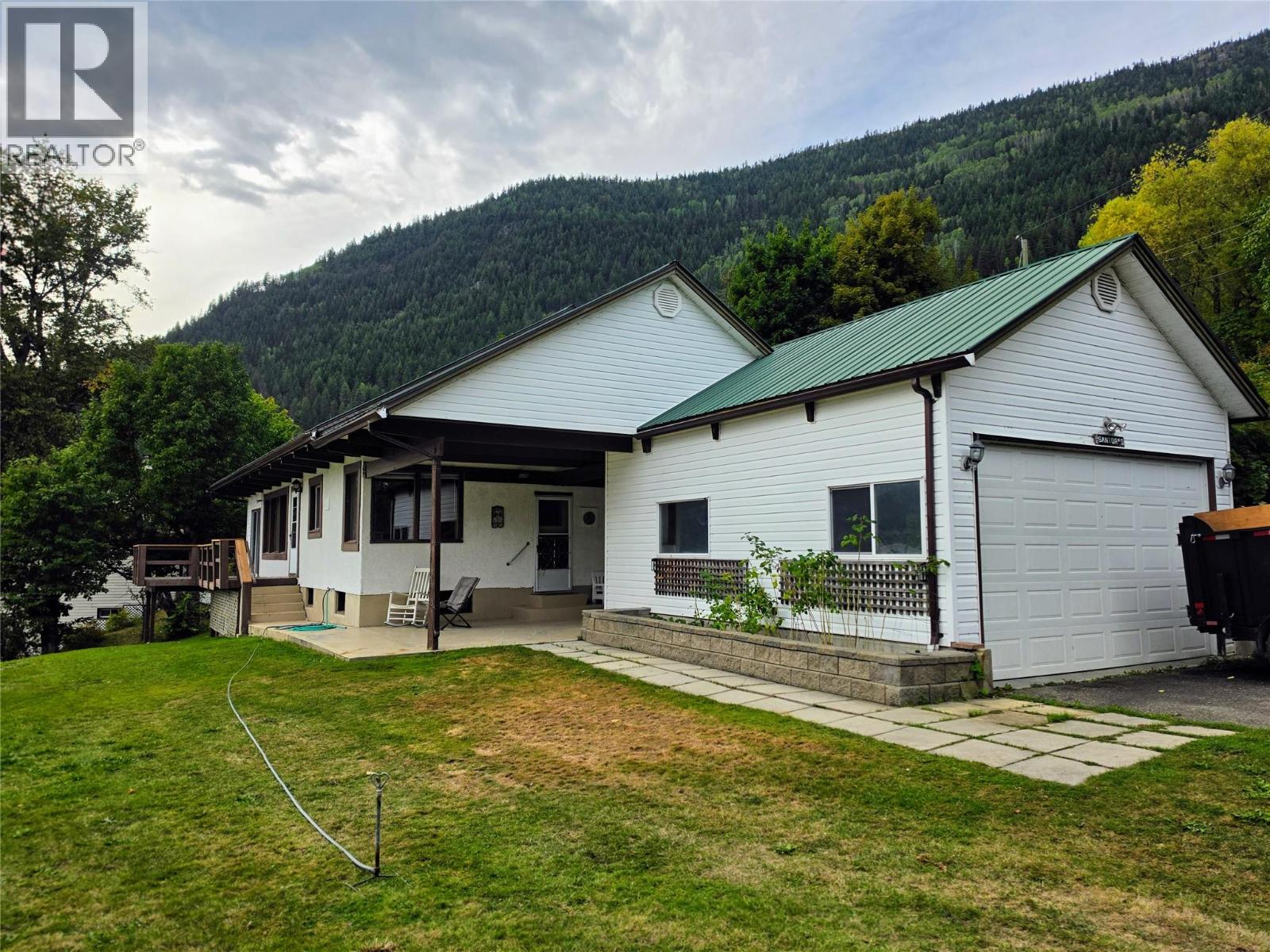 582 Valhalla Road, Nelson, British Columbia  V1L 6M6 - Photo 3 - 10400697