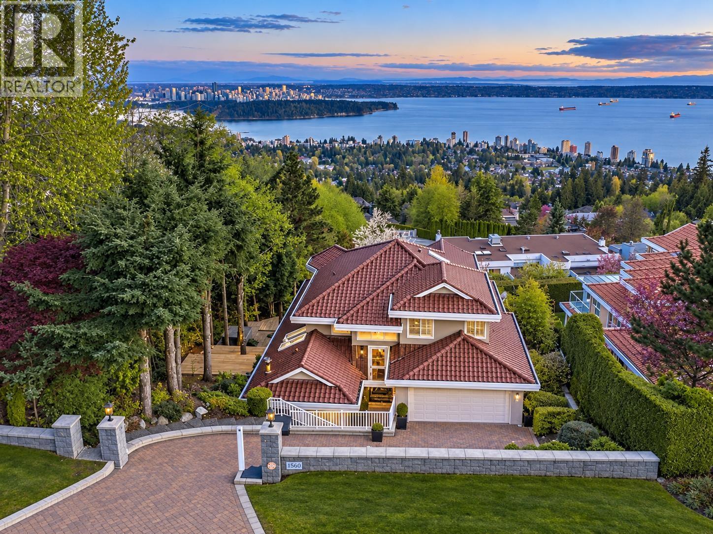 1560 CHIPPENDALE COURT, West Vancouver, British Columbia