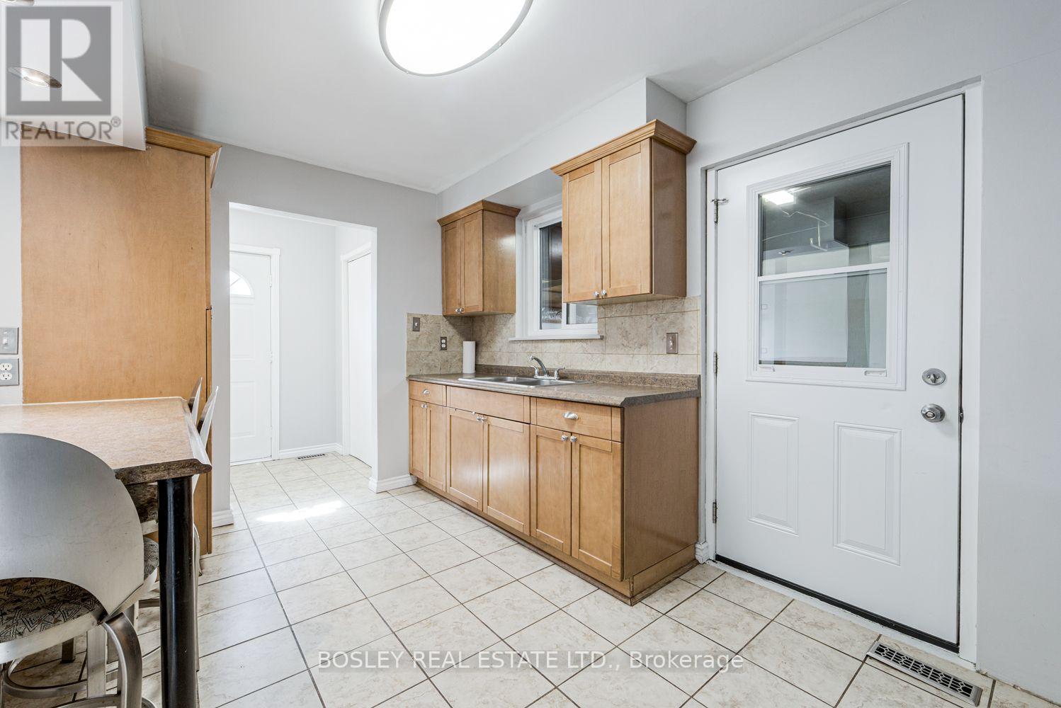 46 Austen Lane, Barrie, Ontario  L4N 5C7 - Photo 5 - S13819558