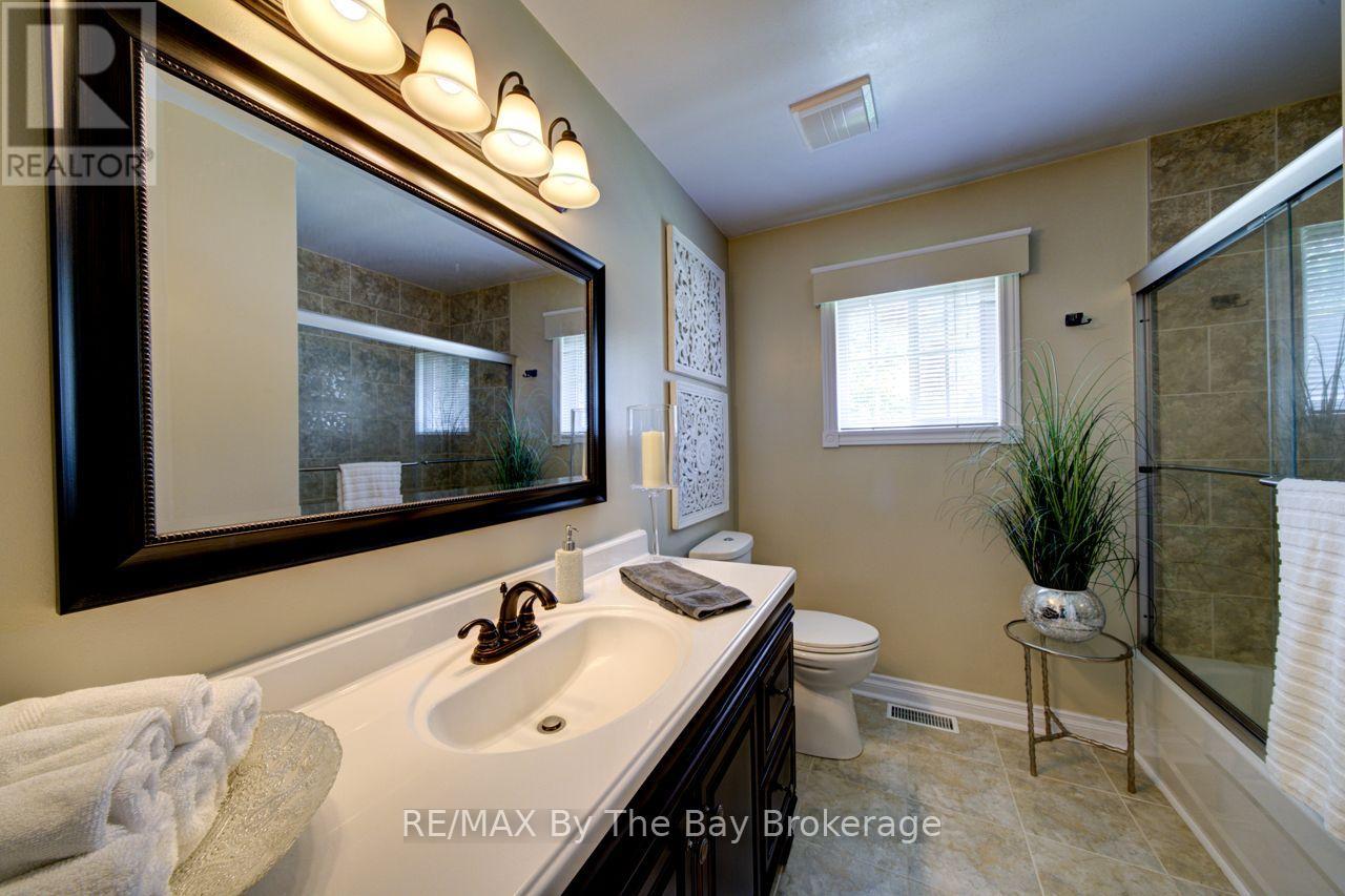 17 Downer Crescent, Wasaga Beach, Ontario  L9Z 1C2 - Photo 20 - S13812472