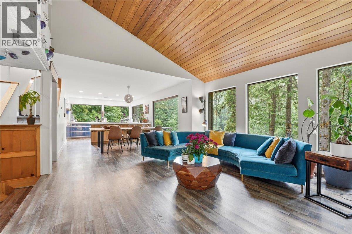 4440 Marion Road, North Vancouver, British Columbia  V7K 2V2 - Photo 4 - R3167941
