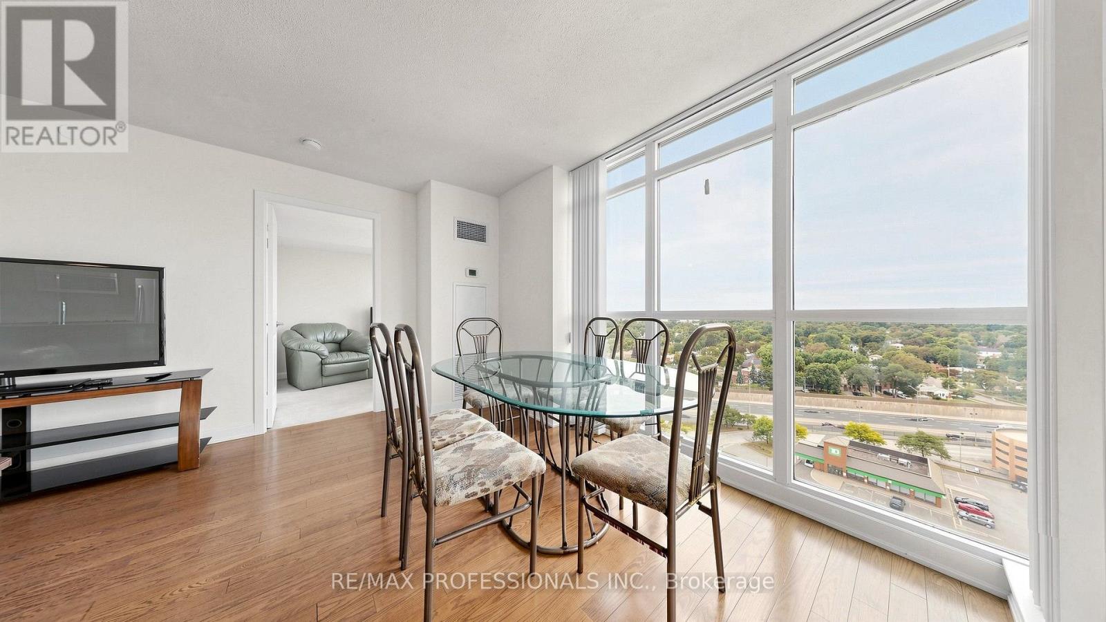 1710 - 205 Sherway Gardens Road, Toronto, Ontario M9C 0A5 - Photo 14 - W13816832