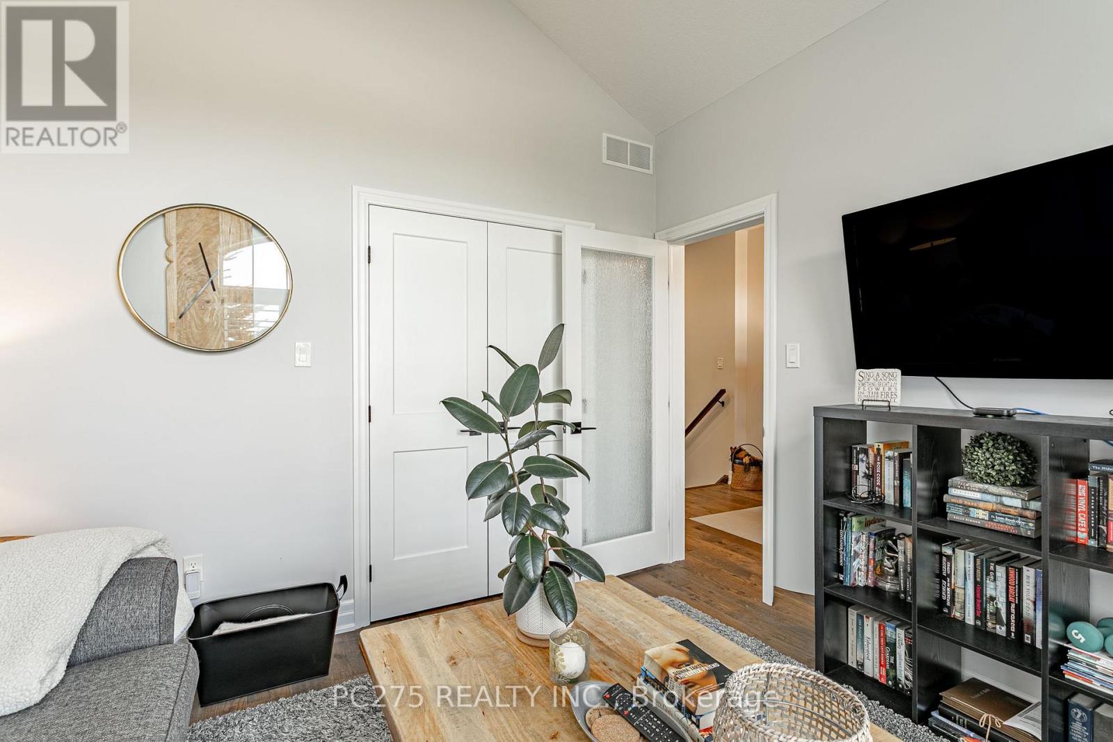 9 Foxborough Place, Thames Centre, Ontario  N0M 2P0 - Photo 8 - X13820040