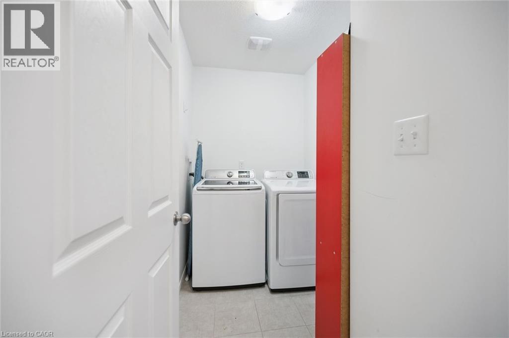 135 HARDCASTLE Drive Unit# 47 photo 26