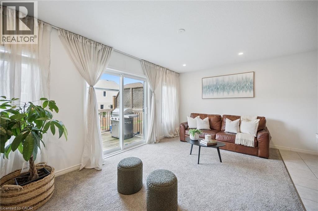 135 HARDCASTLE Drive Unit# 47 photo 11