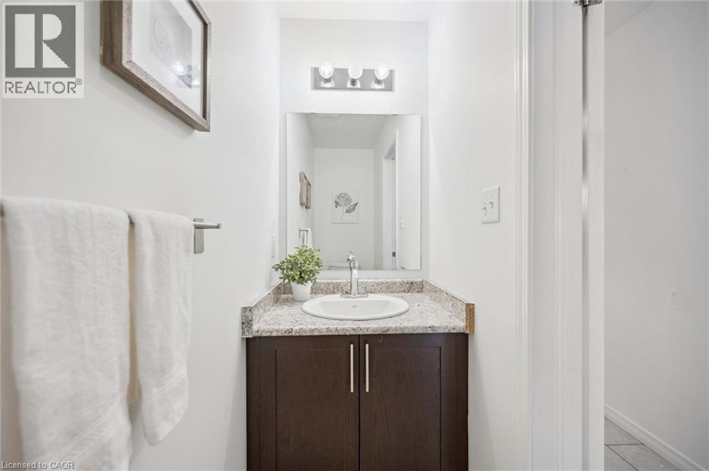 135 HARDCASTLE Drive Unit# 47 photo 17