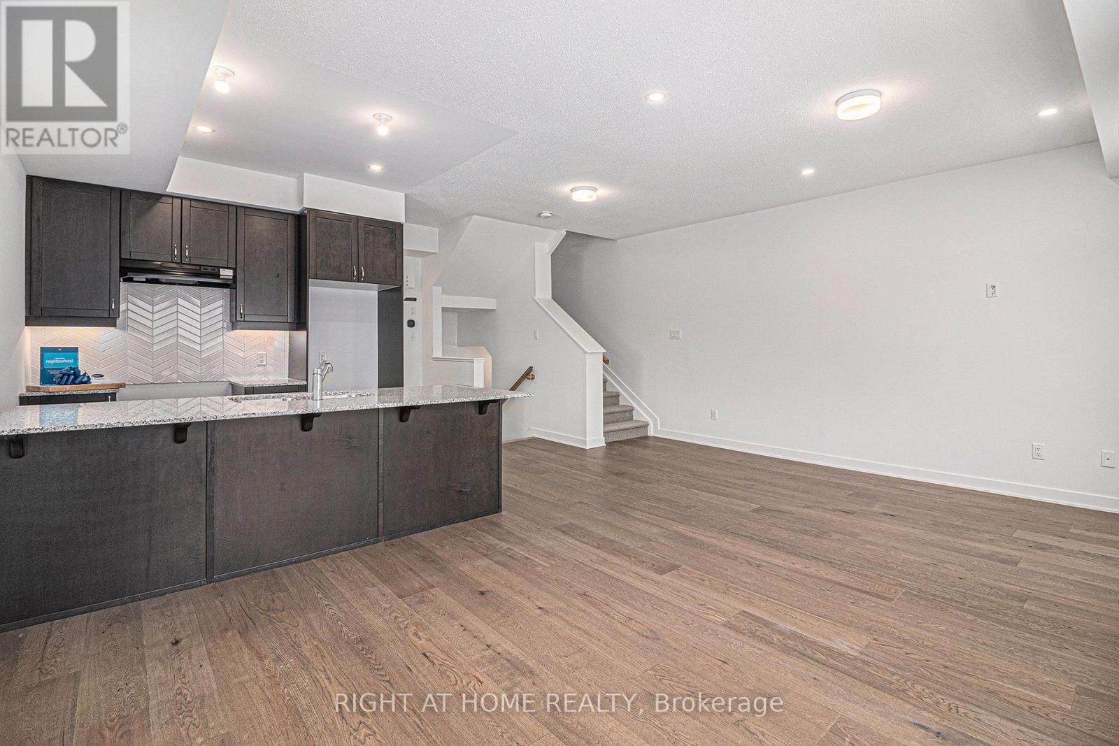 402 Mishi, Ottawa, Ontario  K1K 5C5 - Photo 2 - X13820116