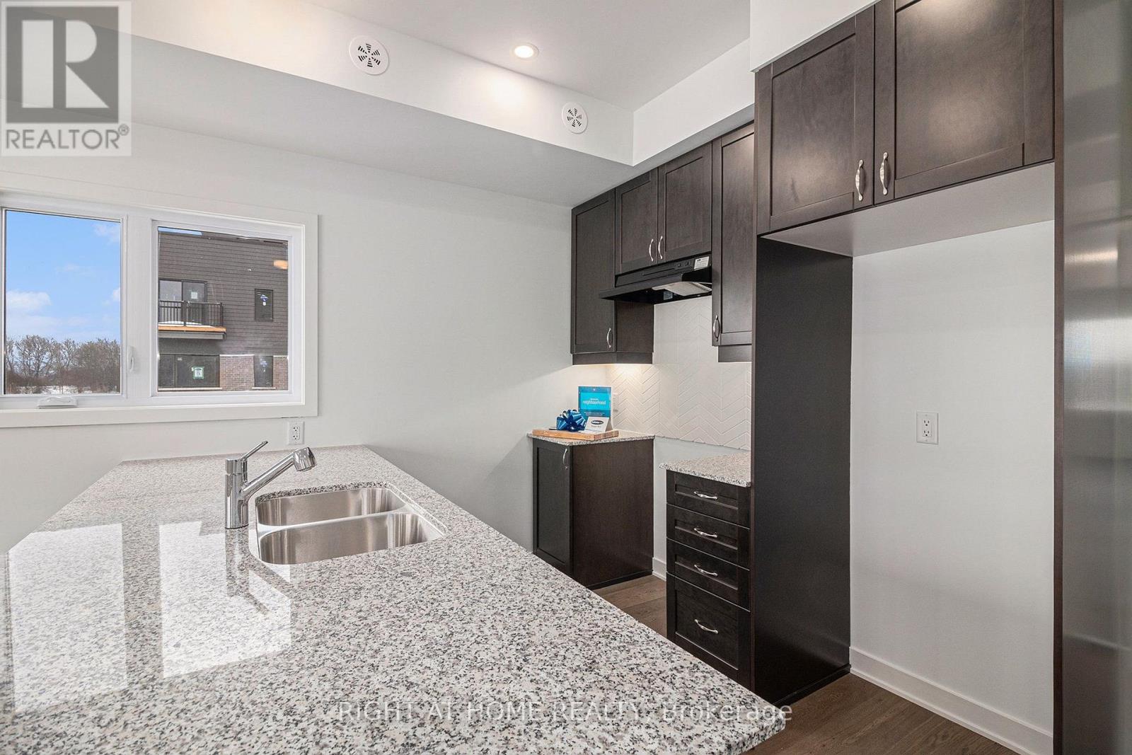 402 Mishi, Ottawa, Ontario  K1K 5C5 - Photo 6 - X13820116