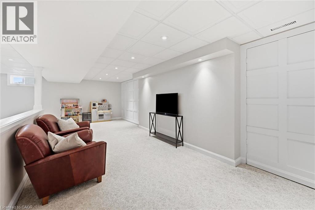 2120 CAVENDISH Drive photo 33