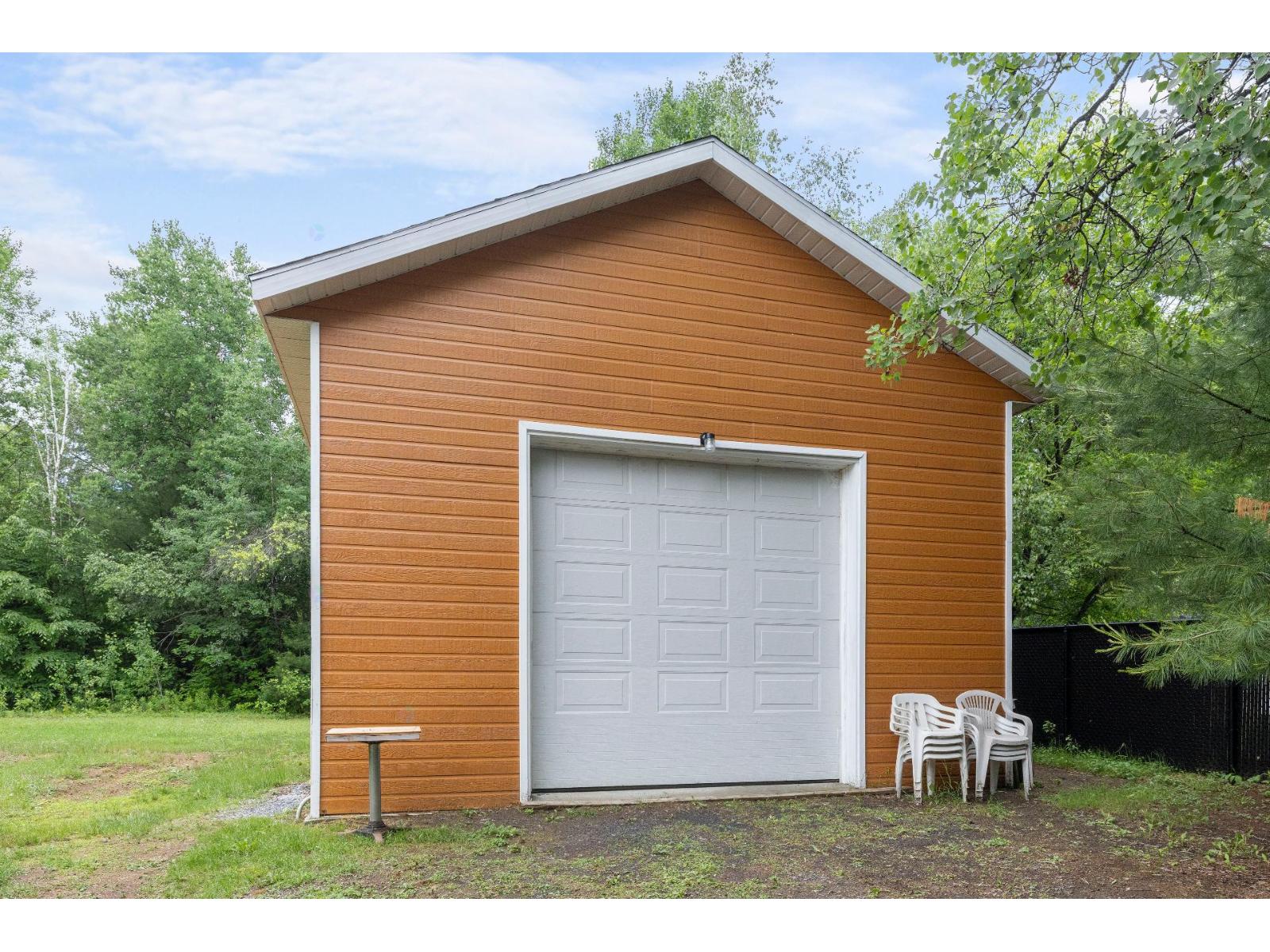 1458 Boul. Delorme Sainte-Julienne Quebec Canada J0K2T0 2