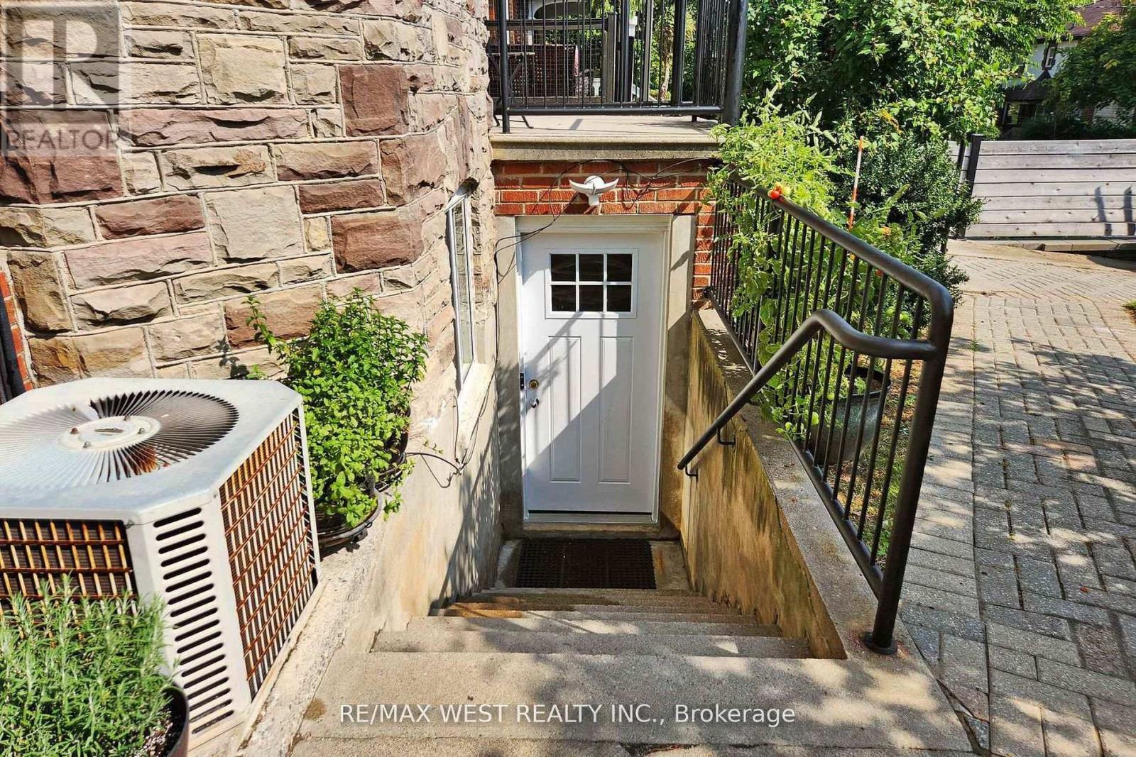 52 Heydon Park Road, Toronto, Ontario  M6J 2C8 - Photo 29 - C13819852