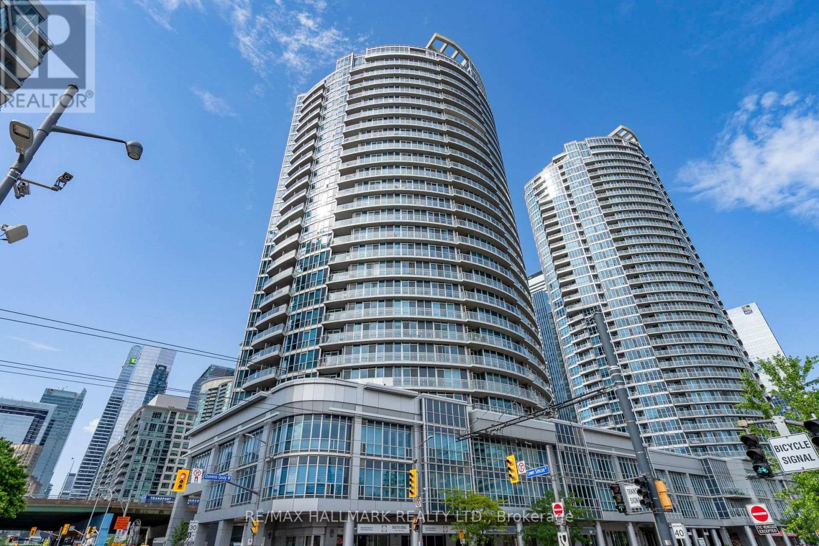 402 - 218 Queens Quay W, Toronto, Ontario  M5J 2Y6 - Photo 1 - C13819912