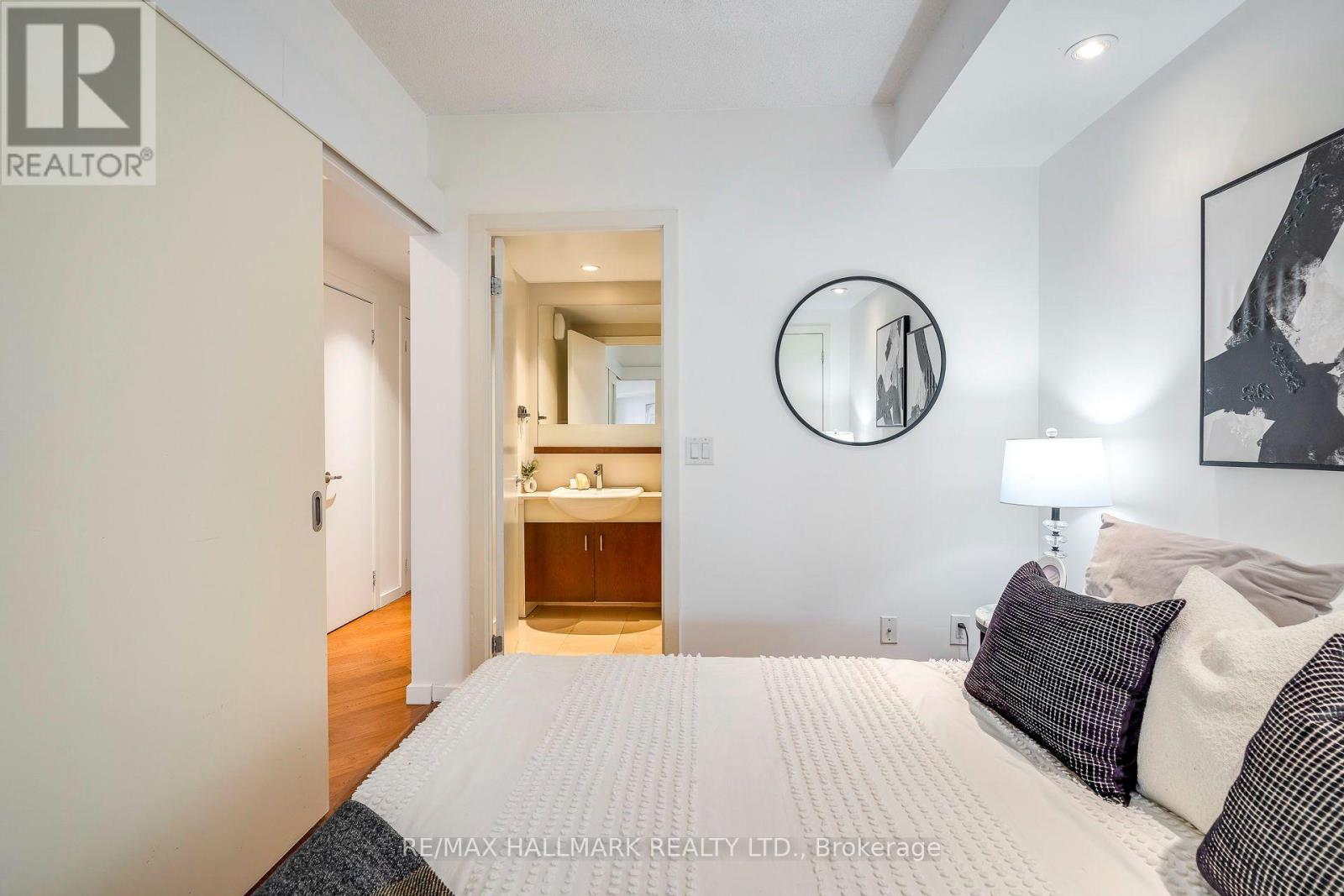 402 - 218 Queens Quay W, Toronto, Ontario  M5J 2Y6 - Photo 16 - C13819912