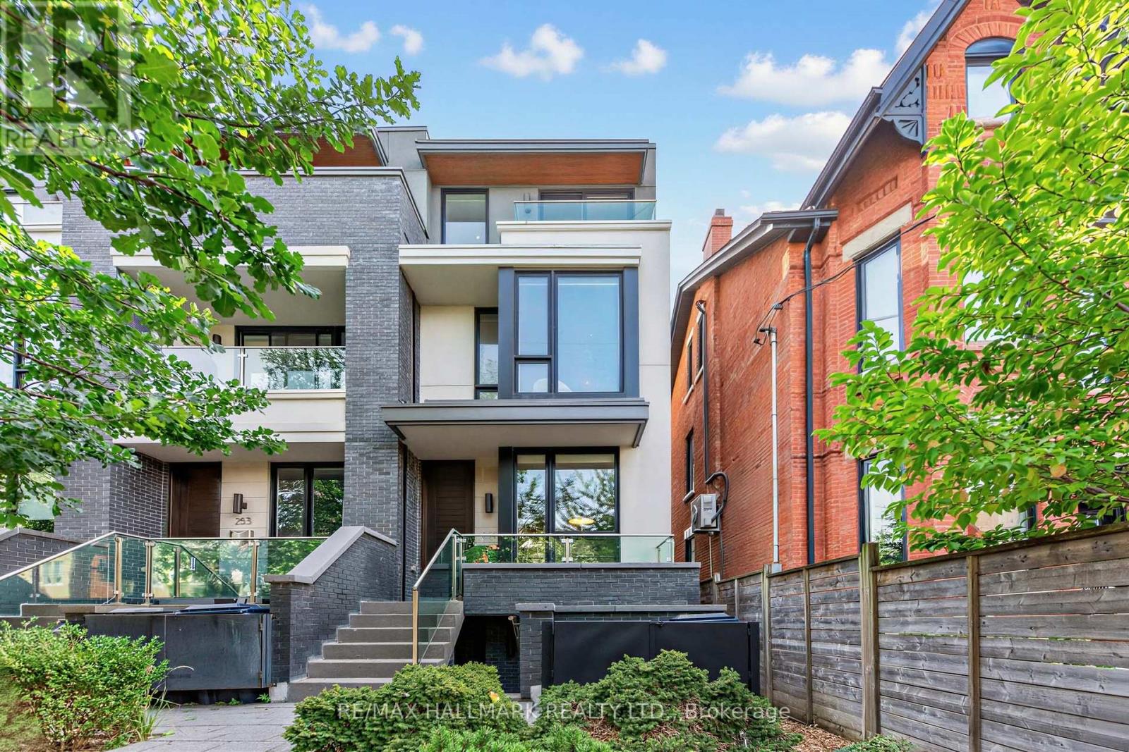 251 Roxton Road, Toronto, Ontario  M6G 3R1 - Photo 1 - C13819976
