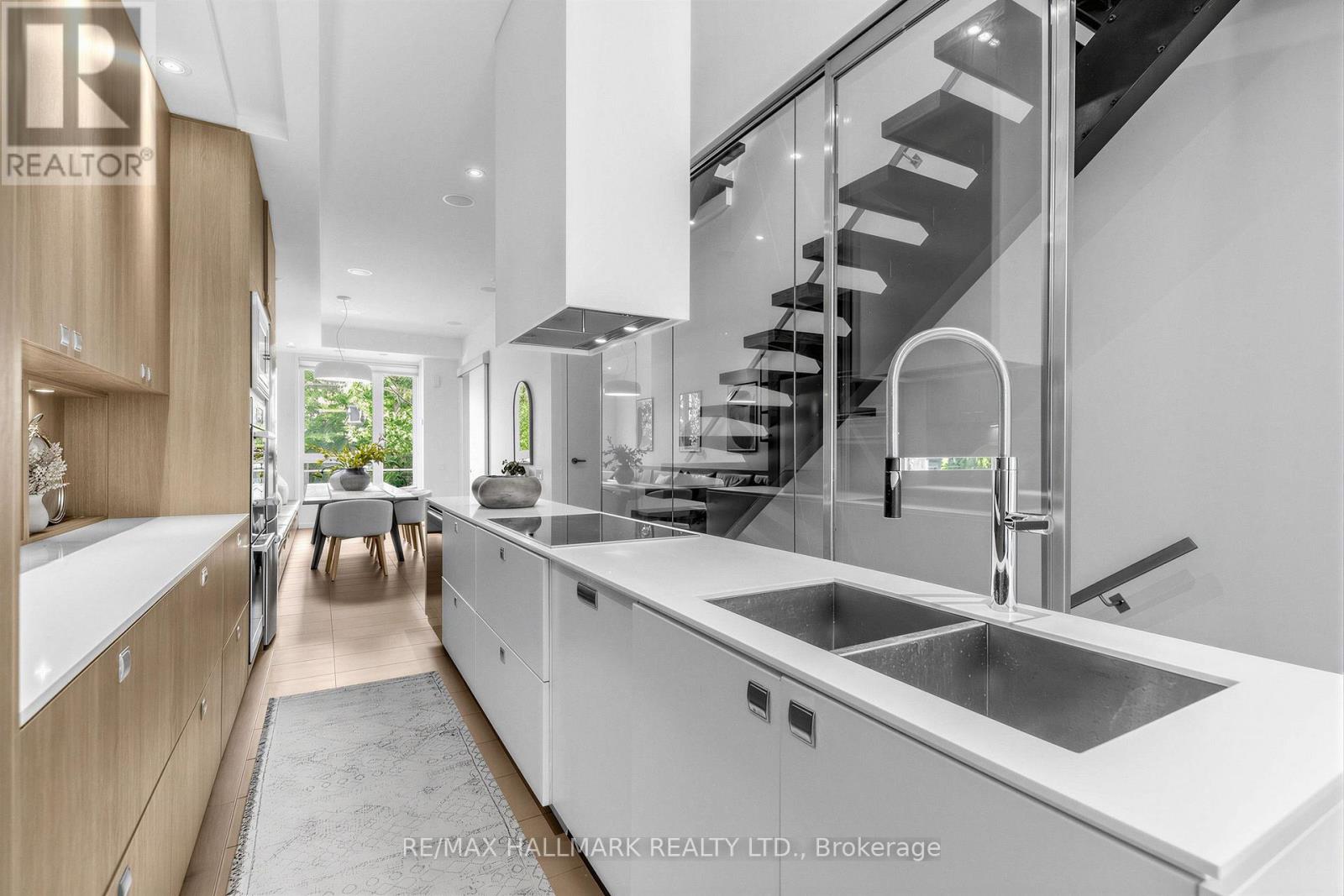 251 Roxton Road, Toronto, Ontario  M6G 3R1 - Photo 6 - C13819976