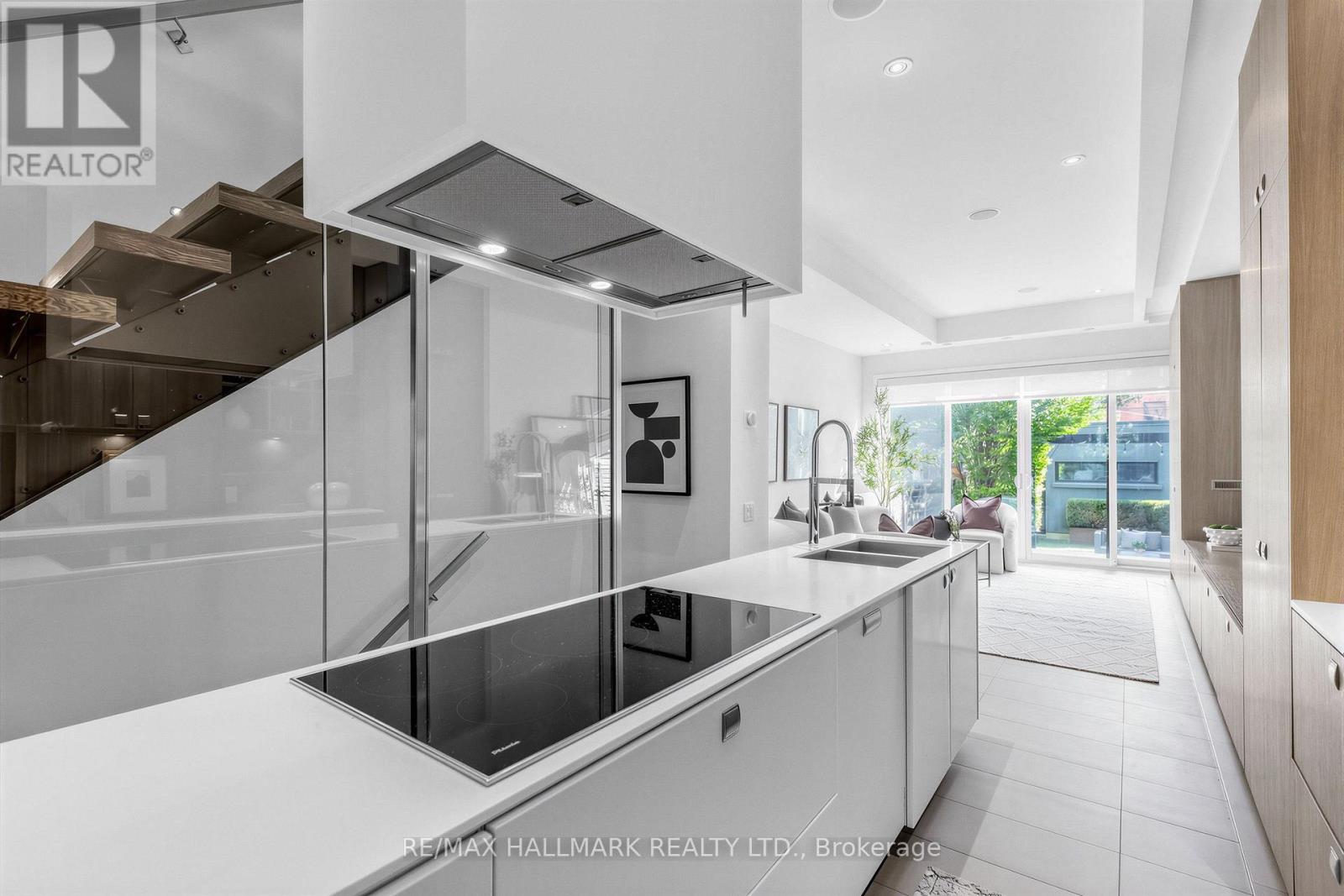 251 Roxton Road, Toronto, Ontario  M6G 3R1 - Photo 8 - C13819976