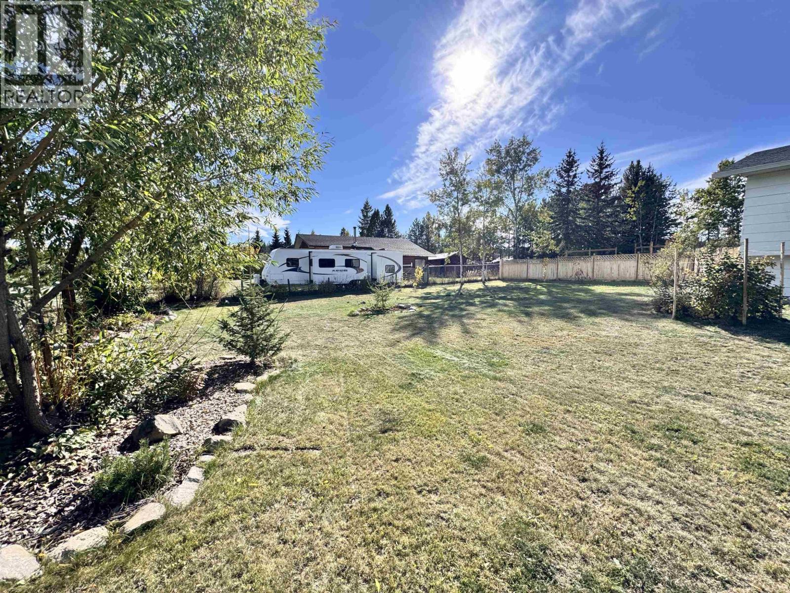 6494 Grey Crescent, Horse Lake, British Columbia  V0K 2E3 - Photo 3 - R3168721