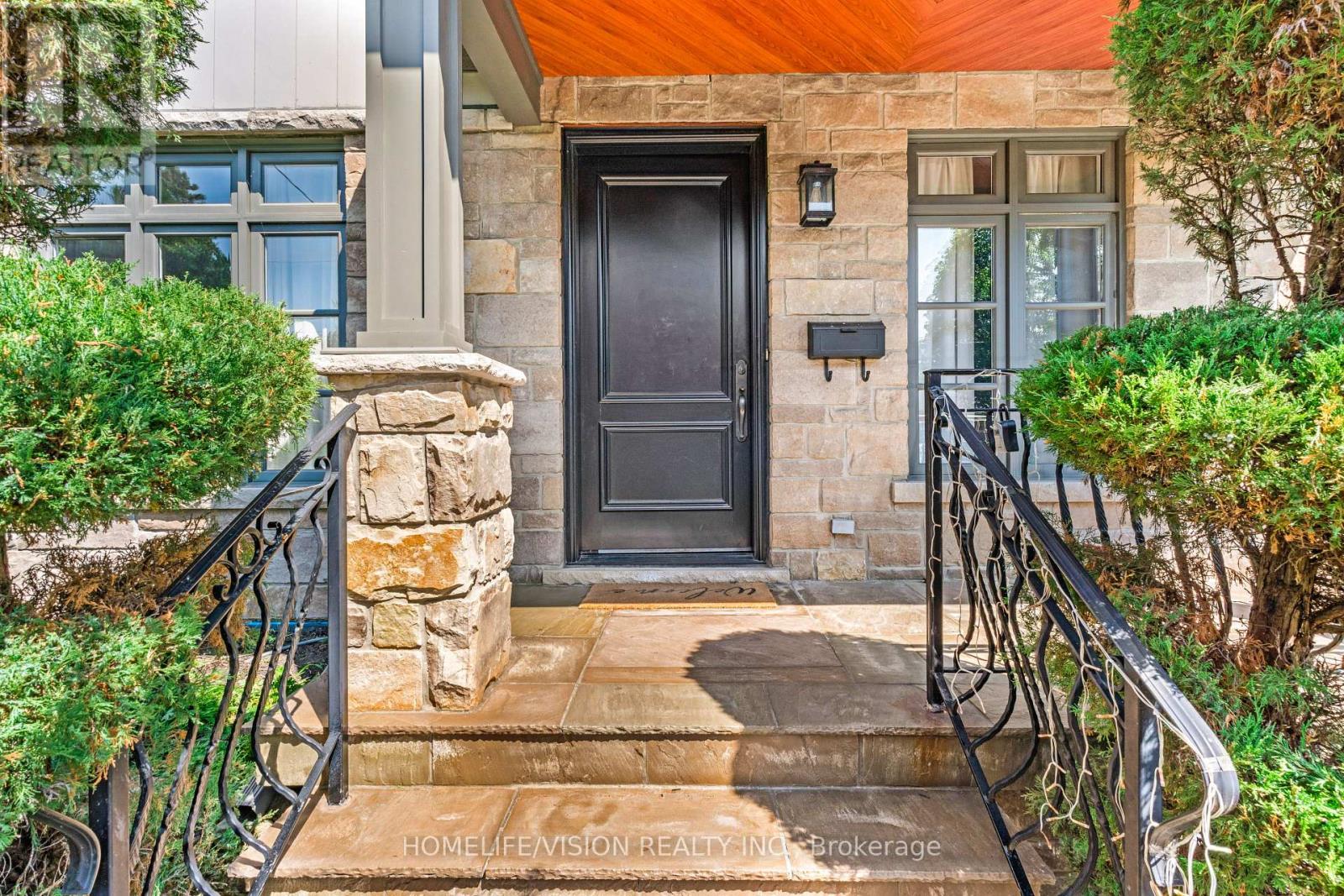 80 North Heights Road, Toronto, Ontario  M9B 2T8 - Photo 3 - W13819874