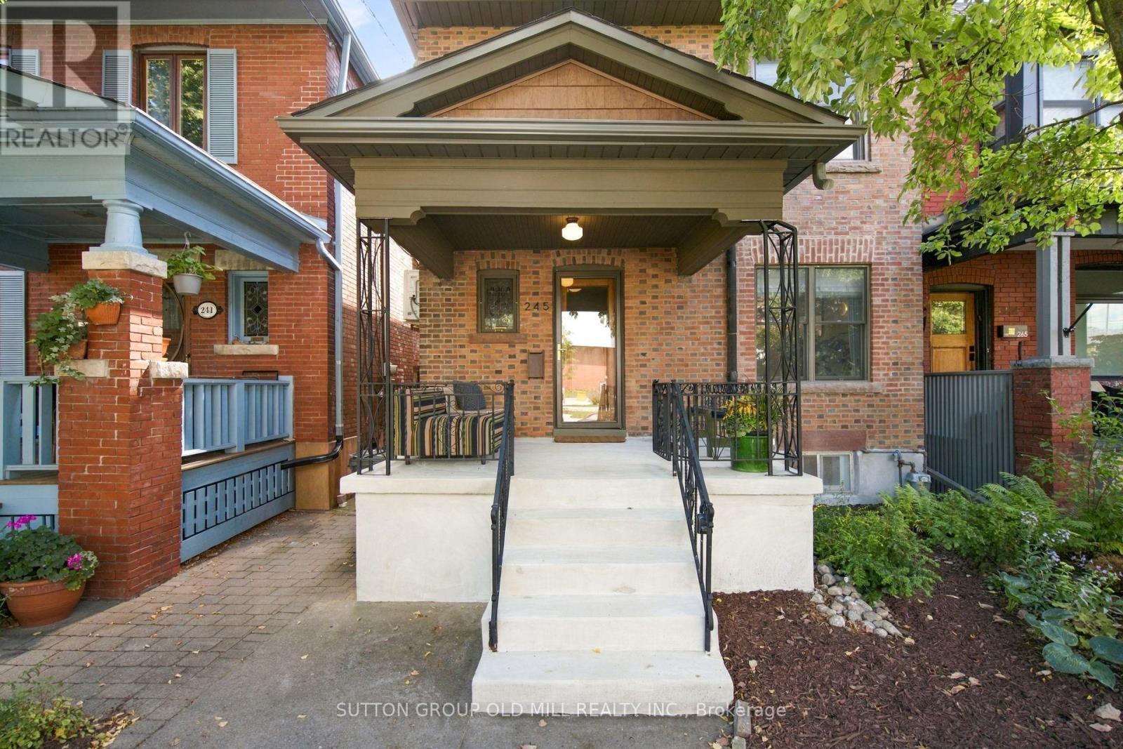245 St Johns Road, Toronto, Ontario M6P 1V3 - Photo 2 - W13820064