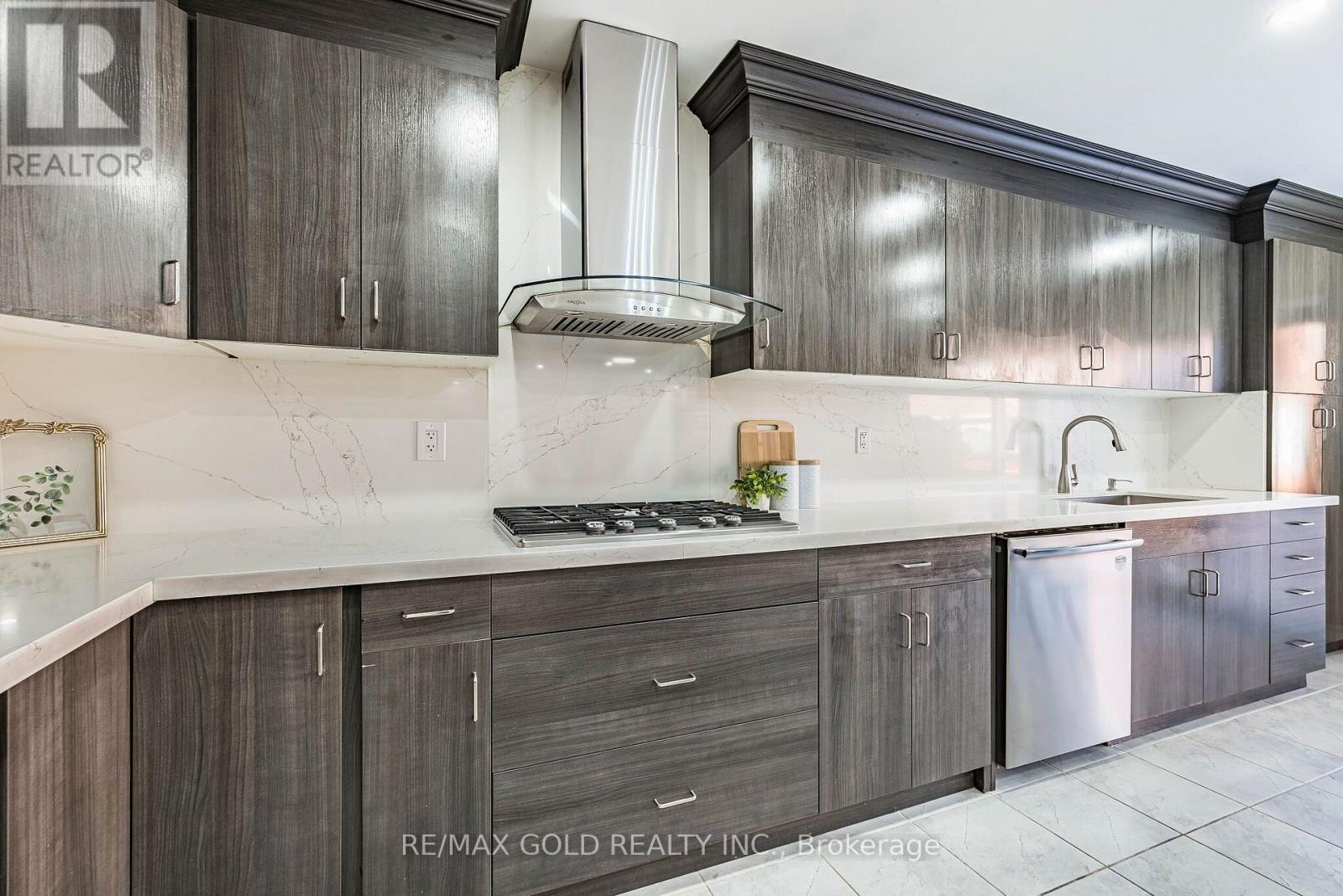 169 Robert Parkinson Drive, Brampton, Ontario  L7A 4H6 - Photo 16 - W13820098