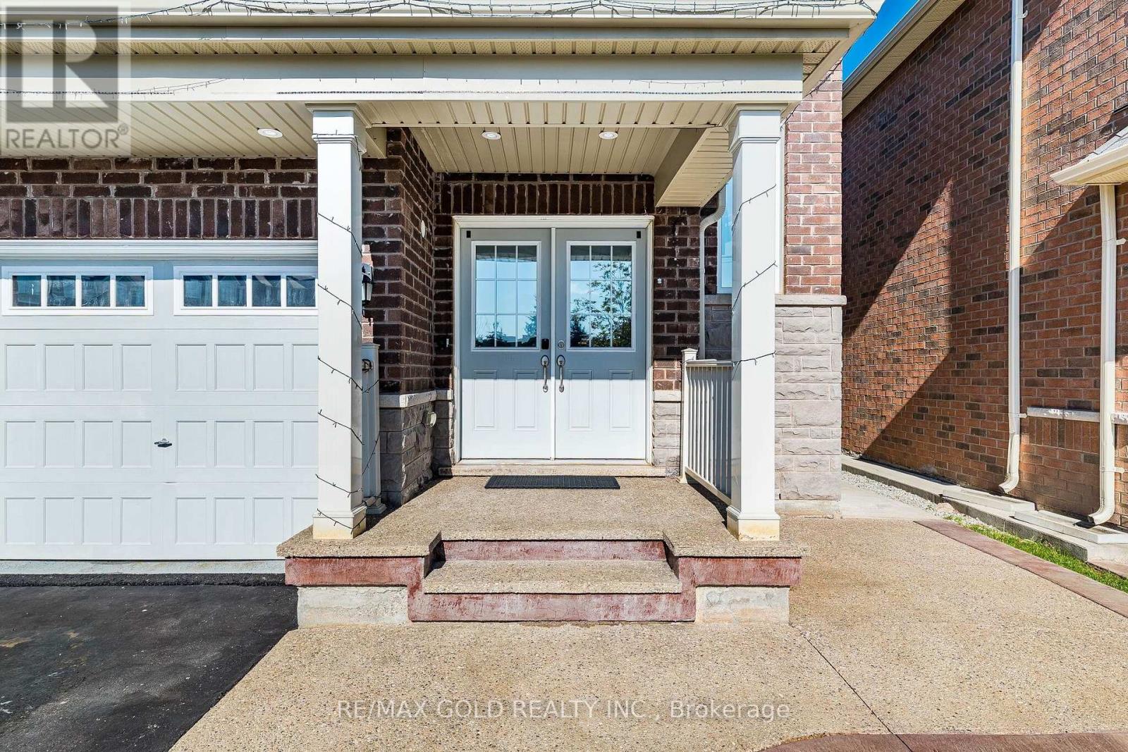 169 Robert Parkinson Drive, Brampton, Ontario  L7A 4H6 - Photo 3 - W13820098