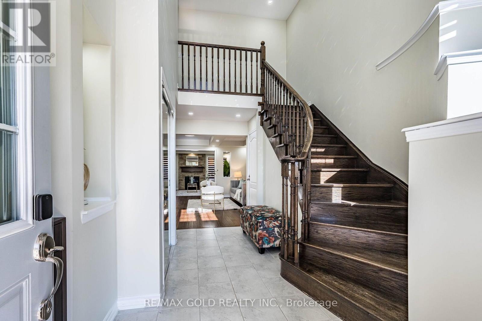 169 Robert Parkinson Drive, Brampton, Ontario  L7A 4H6 - Photo 4 - W13820098