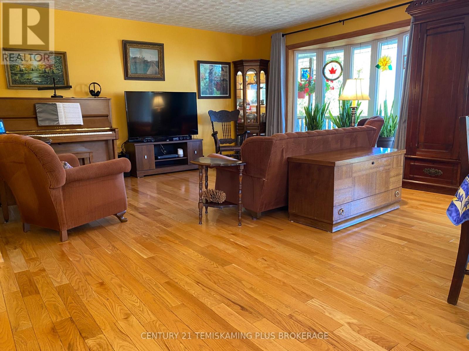 519 LAKESHORE ROAD N photo 11