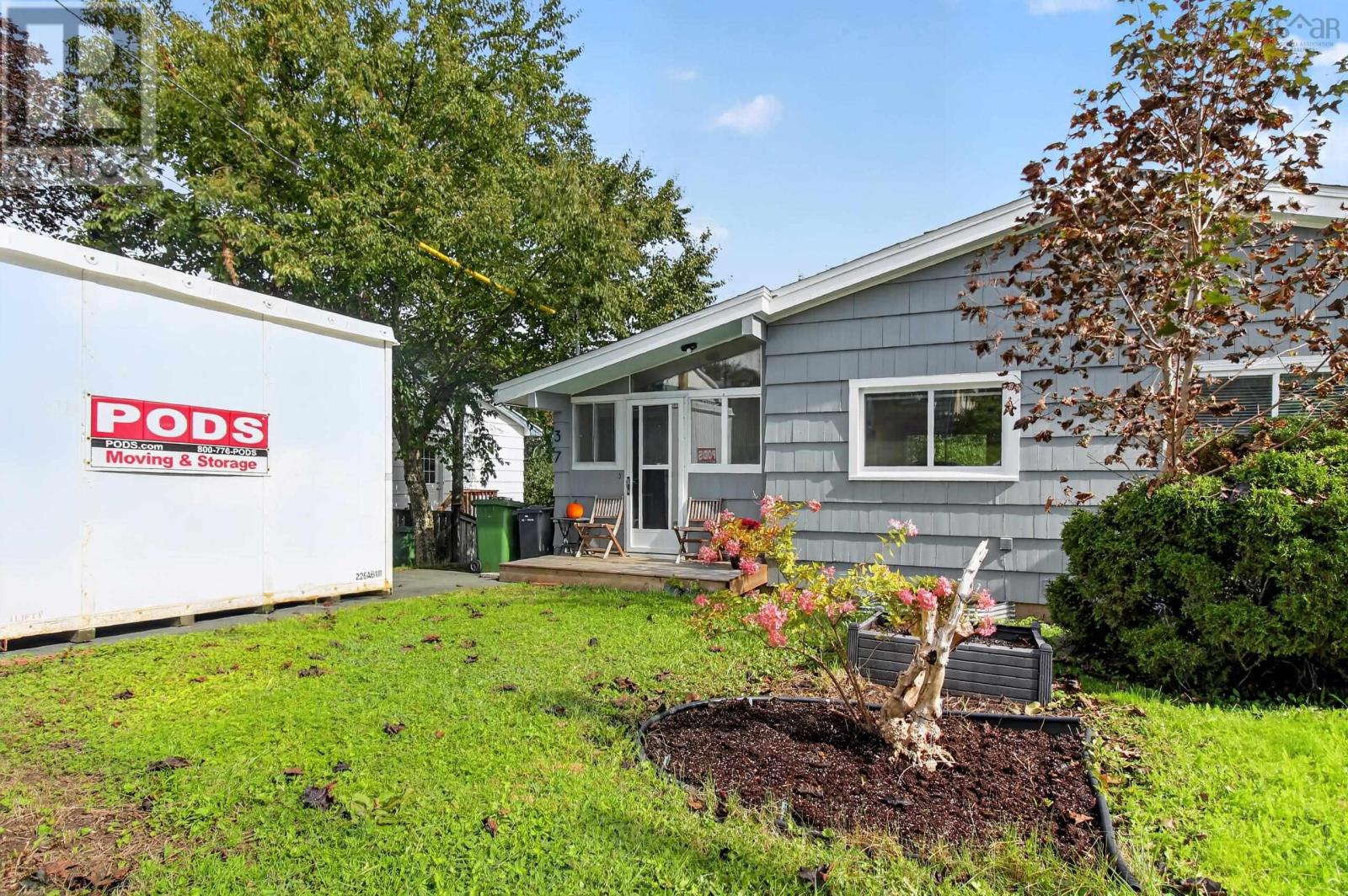 37 Clearview Street, Halifax, Nova Scotia  B3R 1N7 - Photo 2 - 202624147