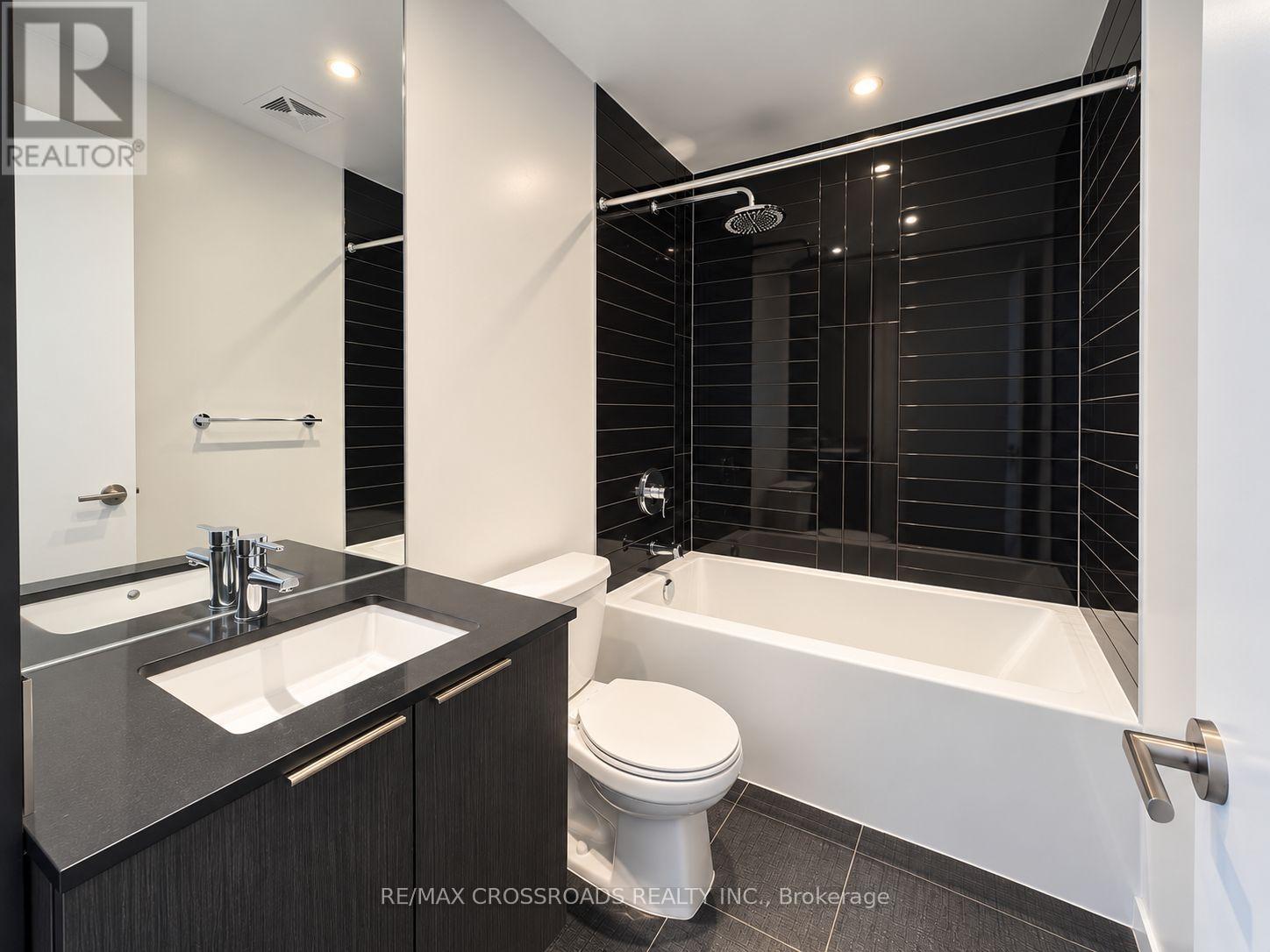 1304 - 448 Burnhamthorpe Road W, Mississauga, Ontario  L5B 0R4 - Photo 11 - W13817754