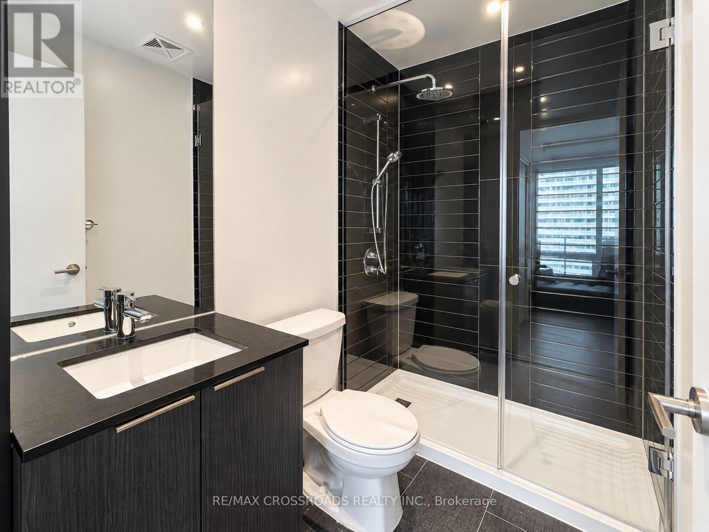 1304 - 448 Burnhamthorpe Road W, Mississauga, Ontario  L5B 0R4 - Photo 7 - W13817754