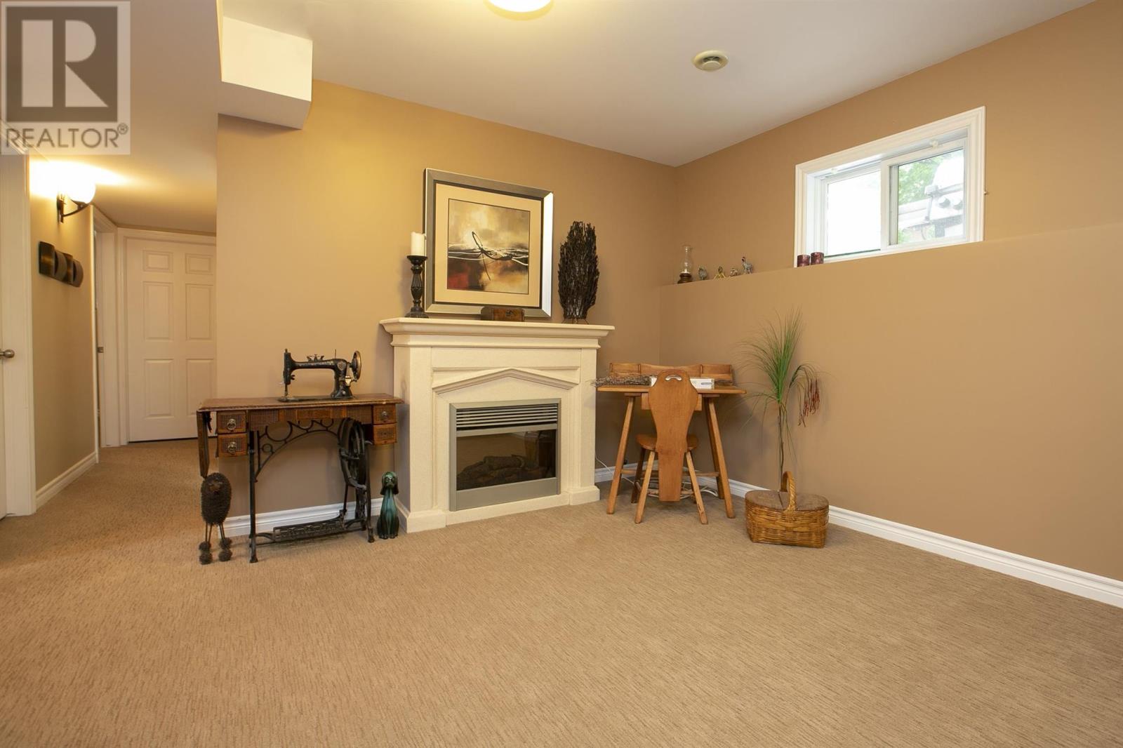 147 Queensgate BLVD photo 44