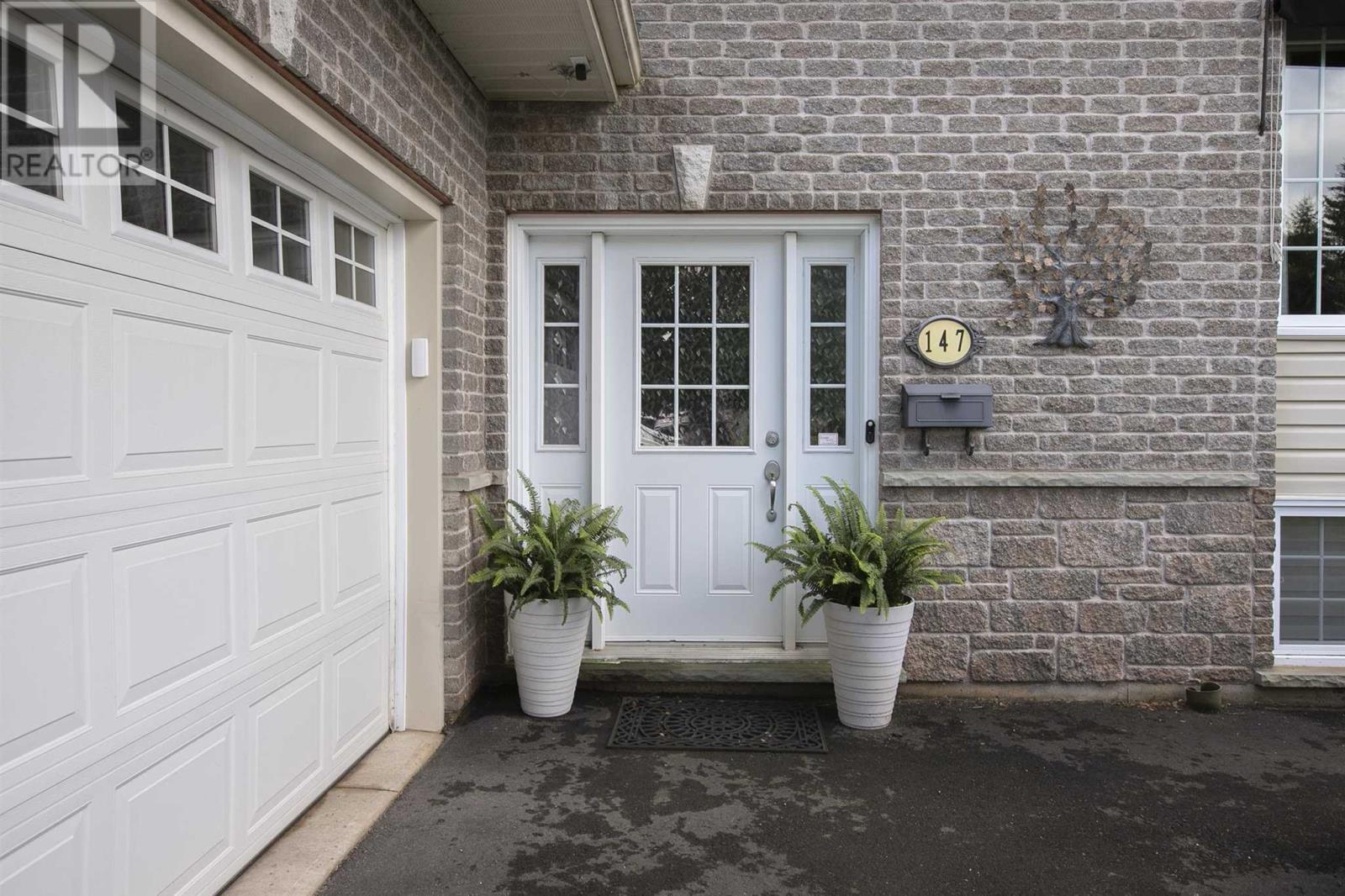 147 Queensgate BLVD photo 8