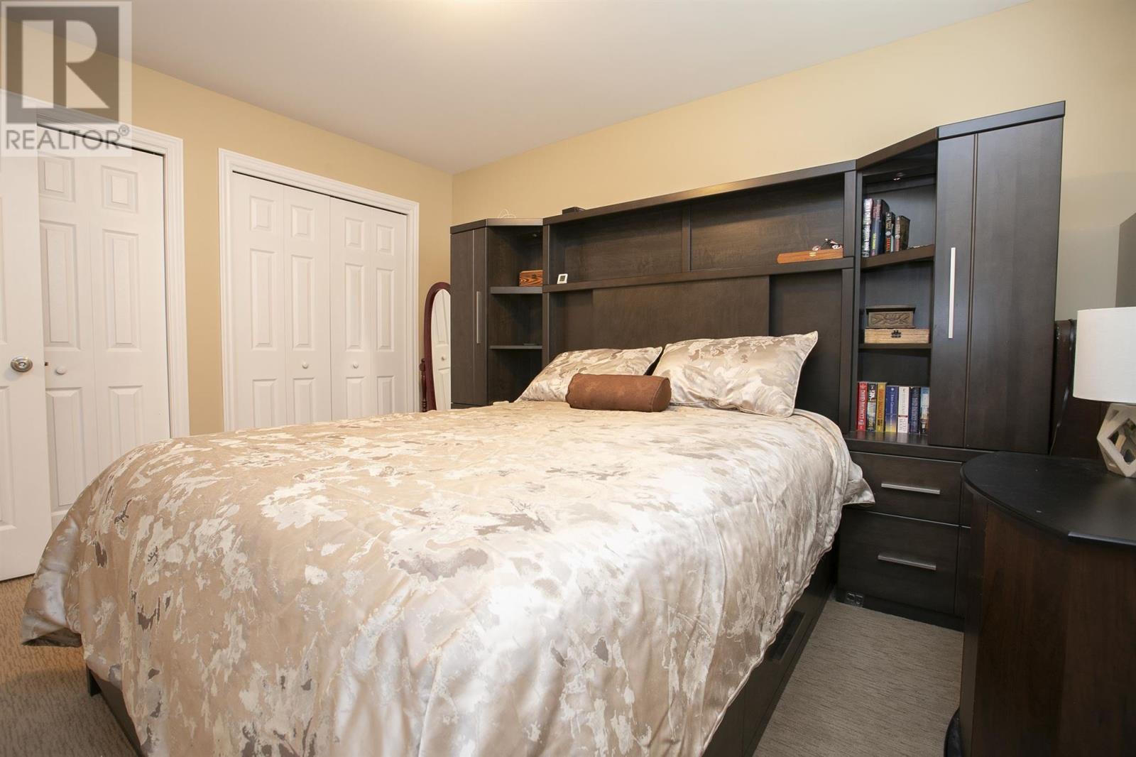 147 Queensgate BLVD photo 47