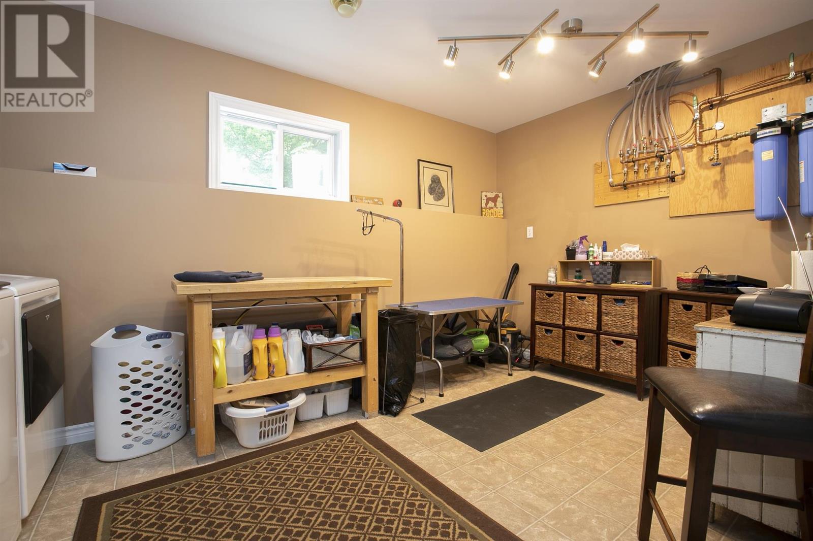 147 Queensgate BLVD photo 49