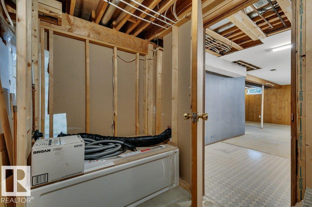3506 44 ST photo 47